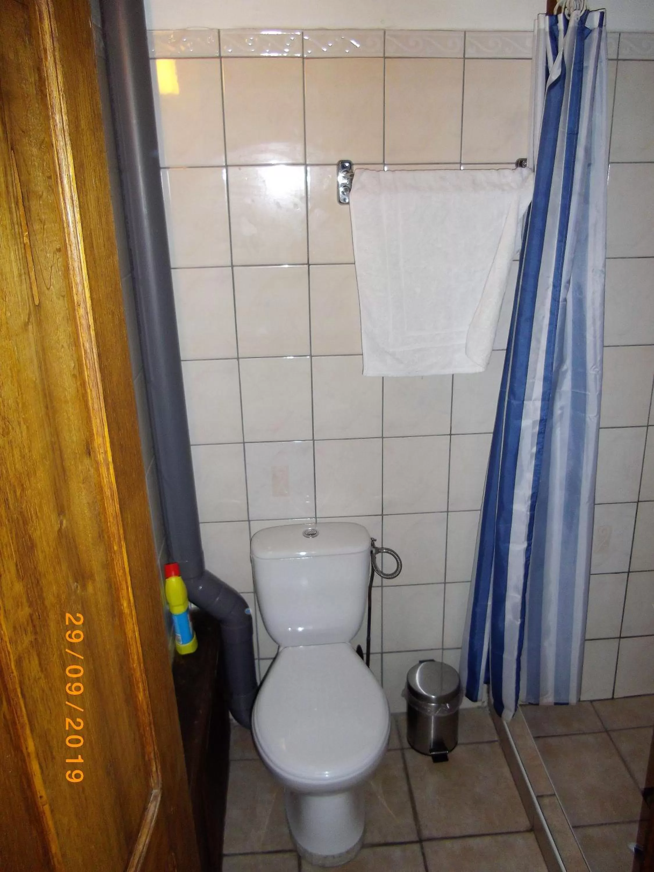 Shower in Maison du Moulin Galuzot