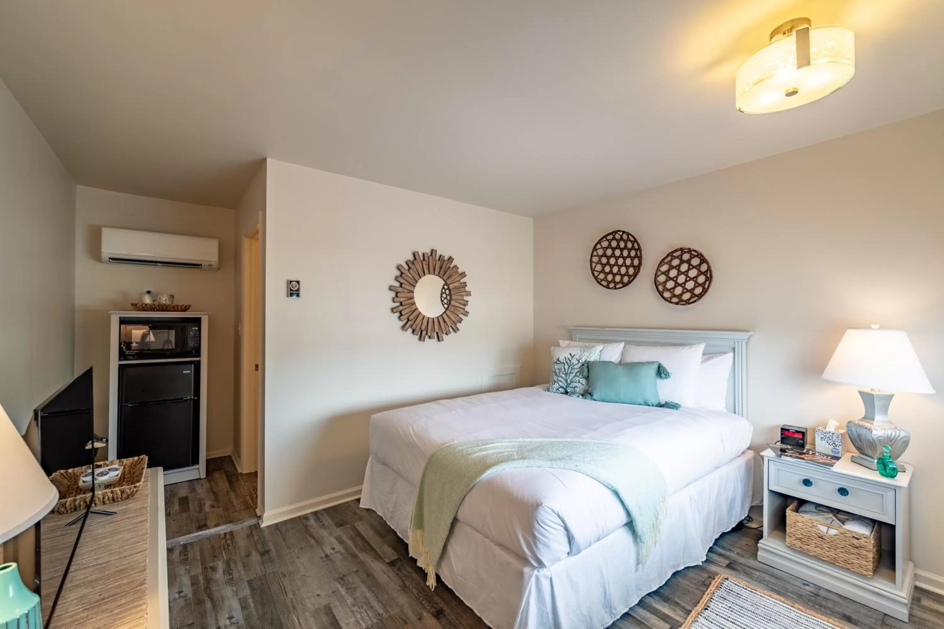 Bed in Ocean Glass Inn