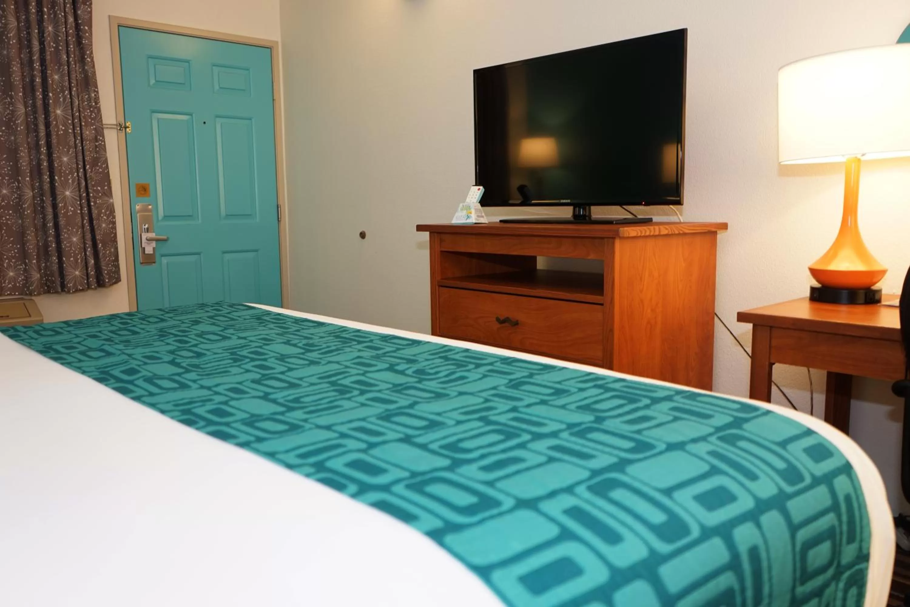 Bed in Howard Johnson by Wyndham Salinas