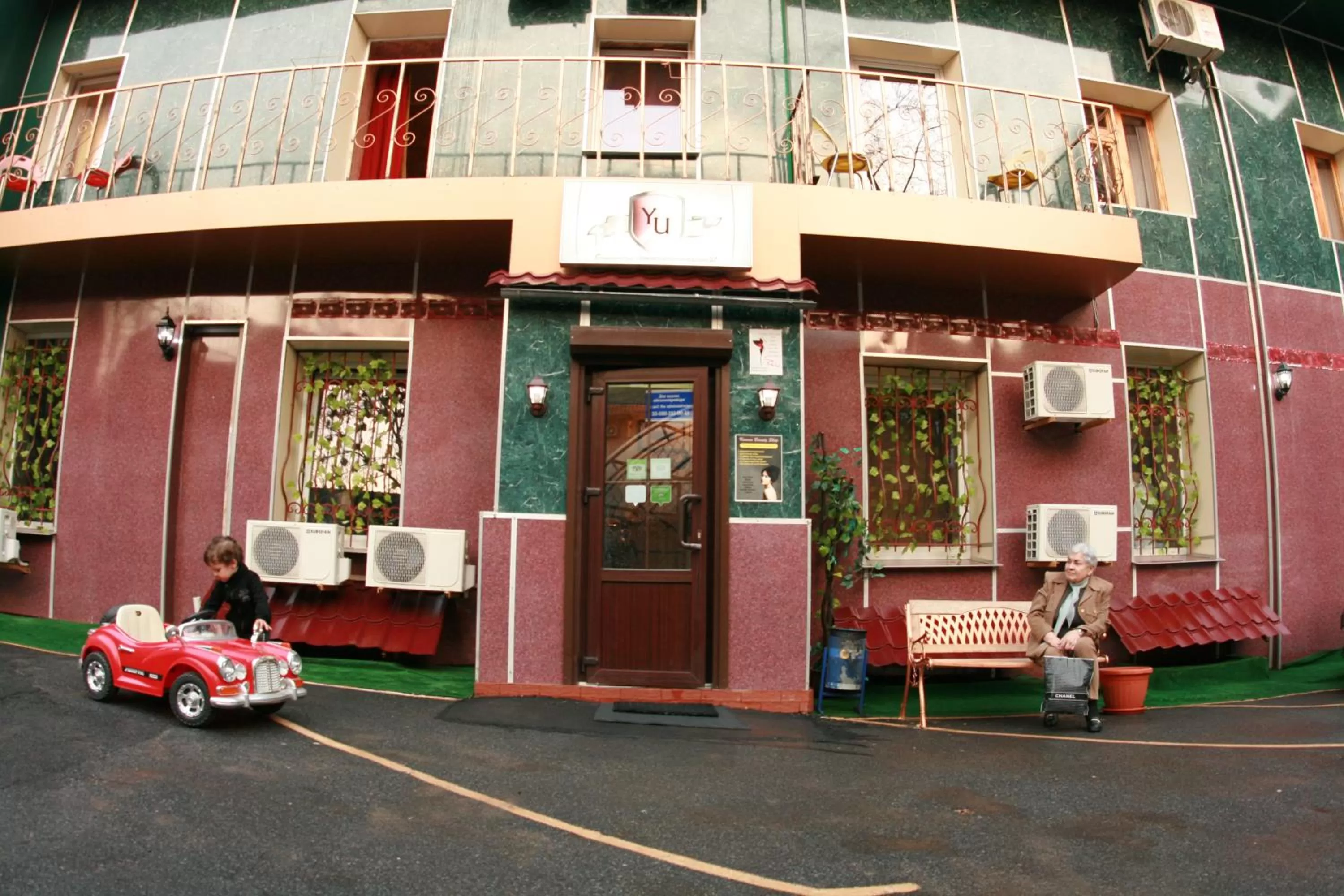 Entertainment in YELLOW UNLIMITED HOTEL 4