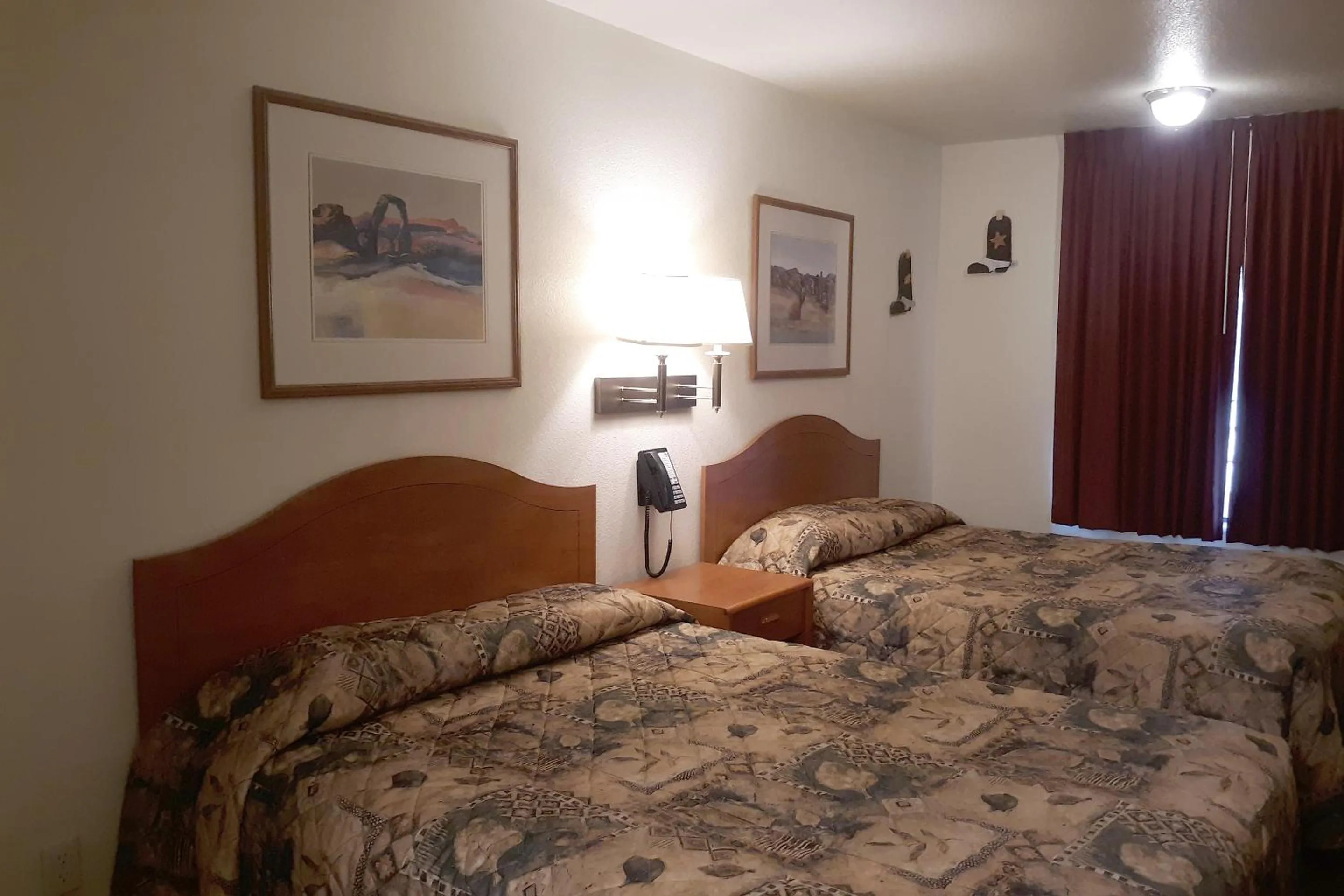 Bedroom, Bed in OYO Hotel Tombstone