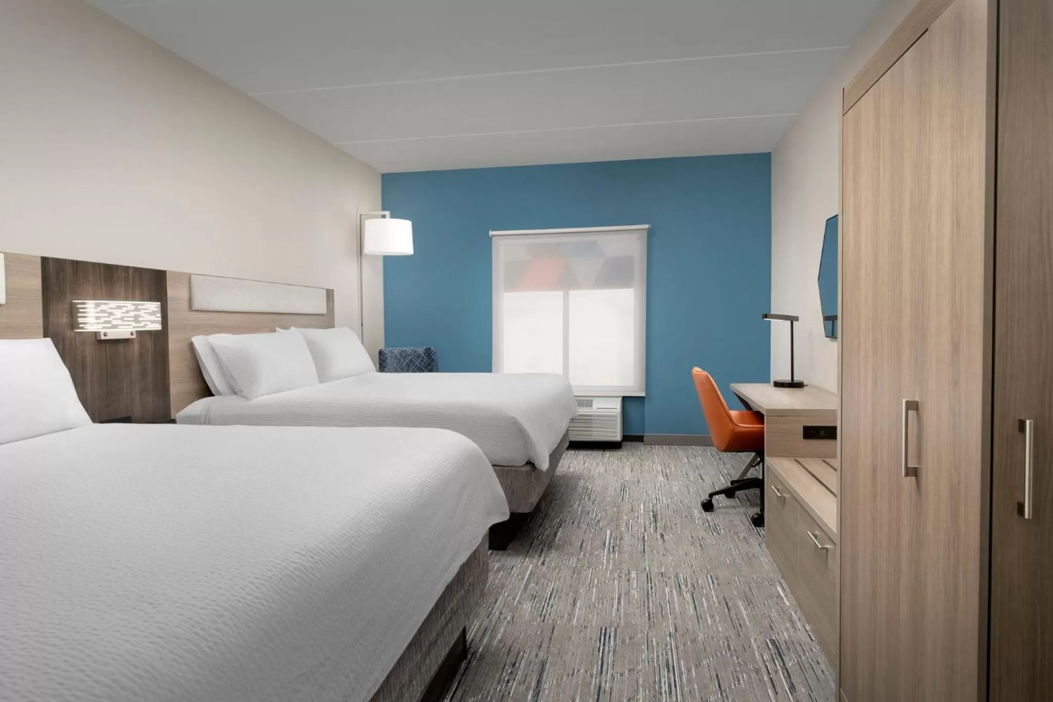 Photo of the whole room, Bed in Holiday Inn Express & Suites Knoxville-Clinton by IHG