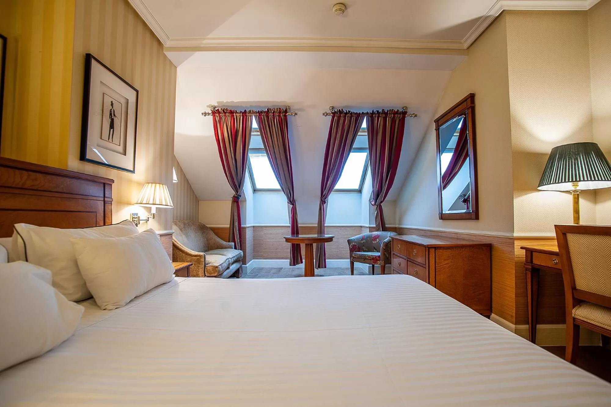 Photo of the whole room, Bed in Valladolid Recoletos