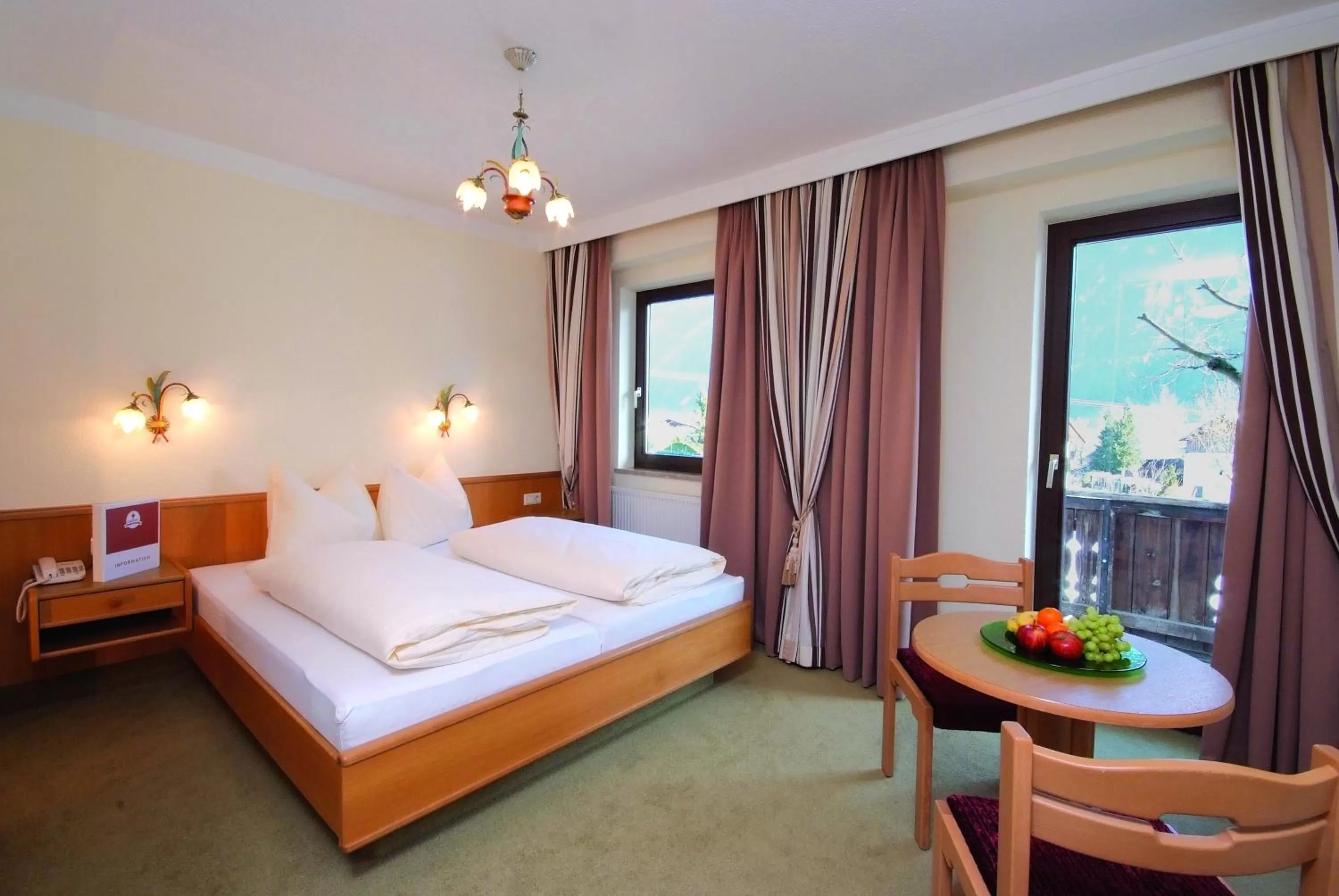 Photo of the whole room, Bed in Hotel zum Lamm