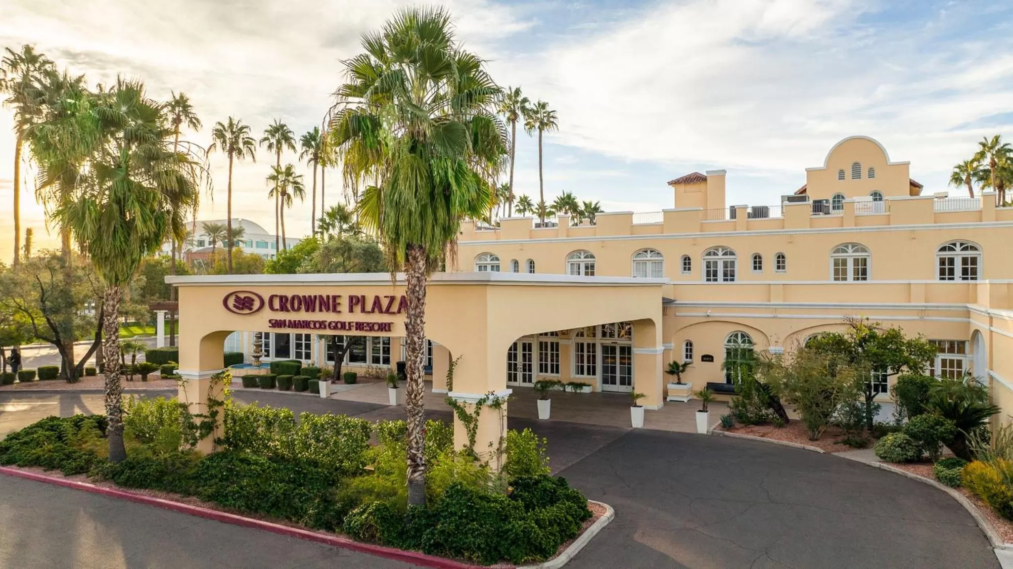 Property building in Crowne Plaza Phoenix - Chandler Golf Resort by IHG