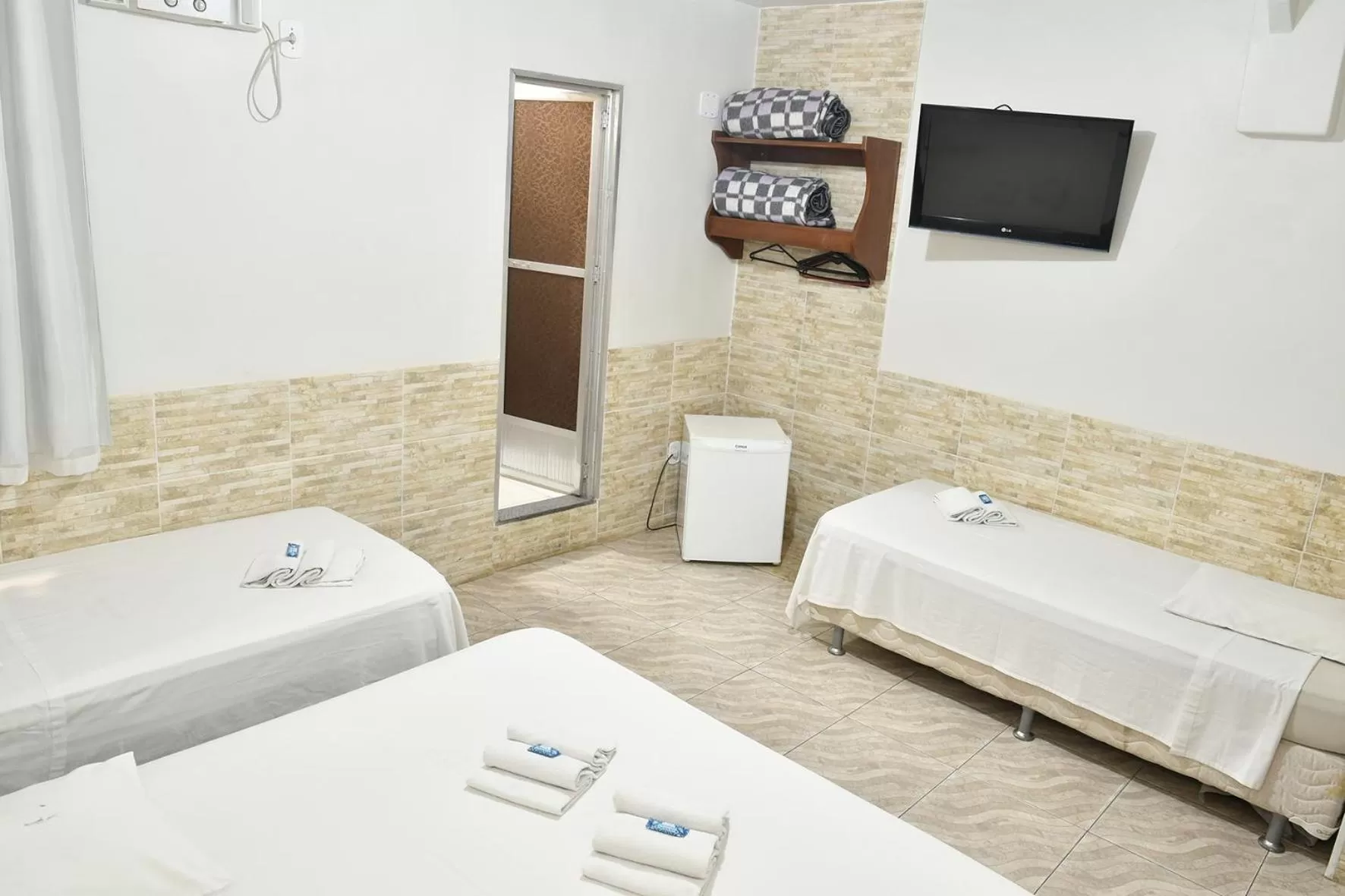 Photo of the whole room, TV/Entertainment Center in Hotel Rio Claro