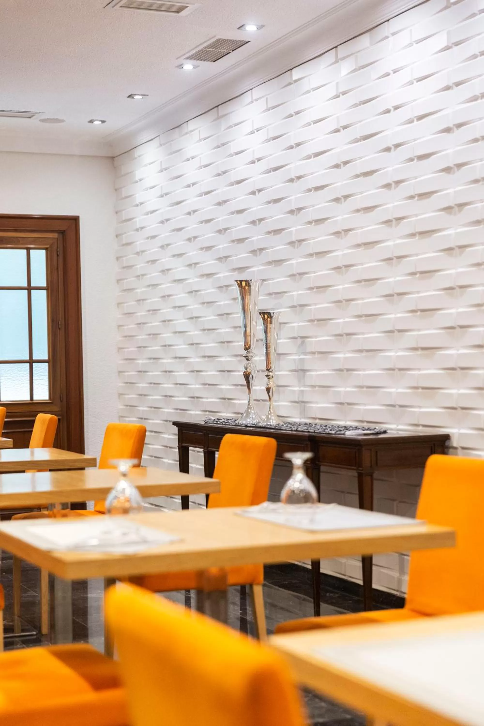 Dining area in Hotel Serrano