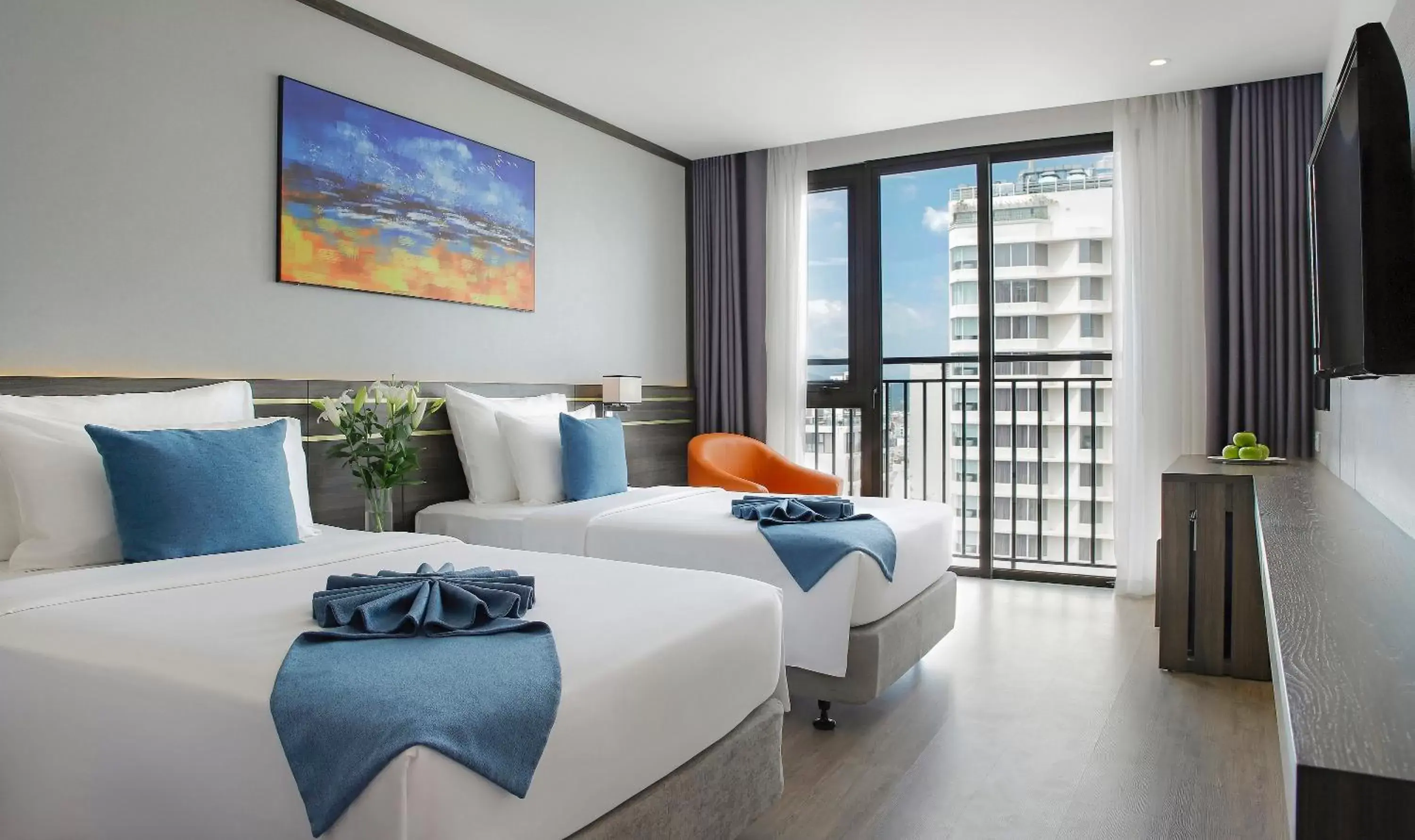 Triple Room with Balcony in Seana Hotel Triple Room with Balcony in Seana Hotel