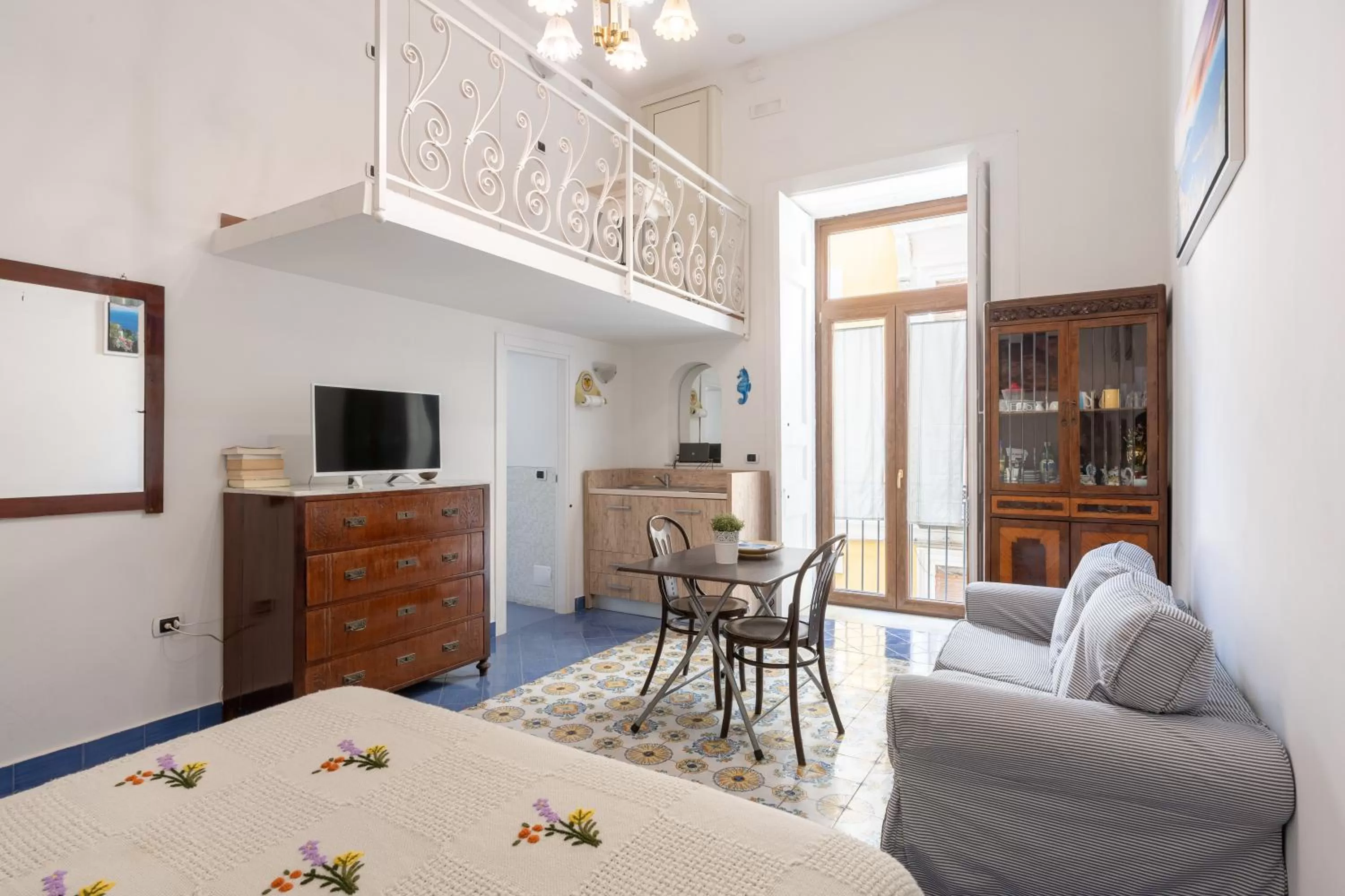 Photo of the whole room, Bed in The Charming Suites