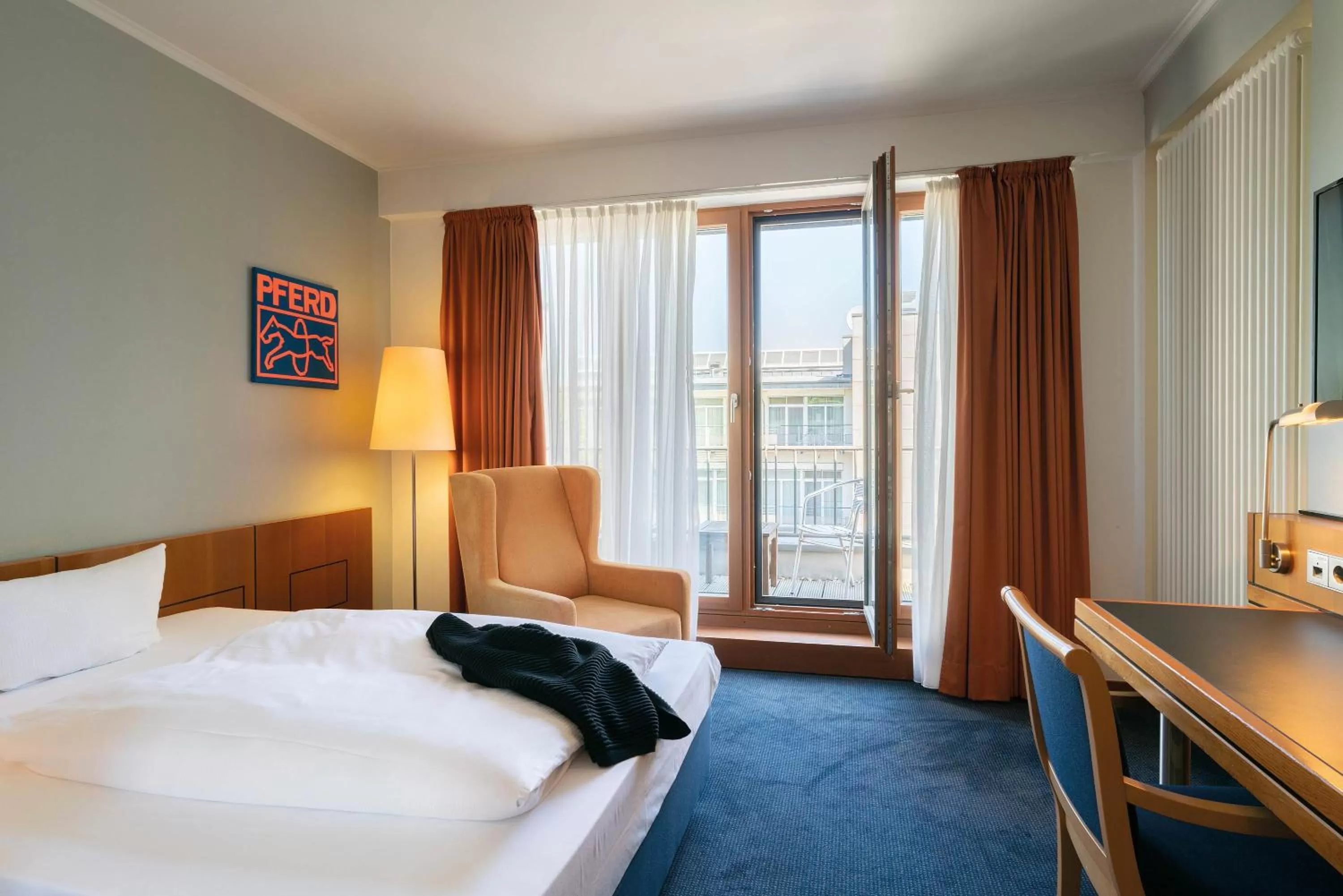 View (from property/room), Bed in Seminaris Avendi Hotel Potsdam