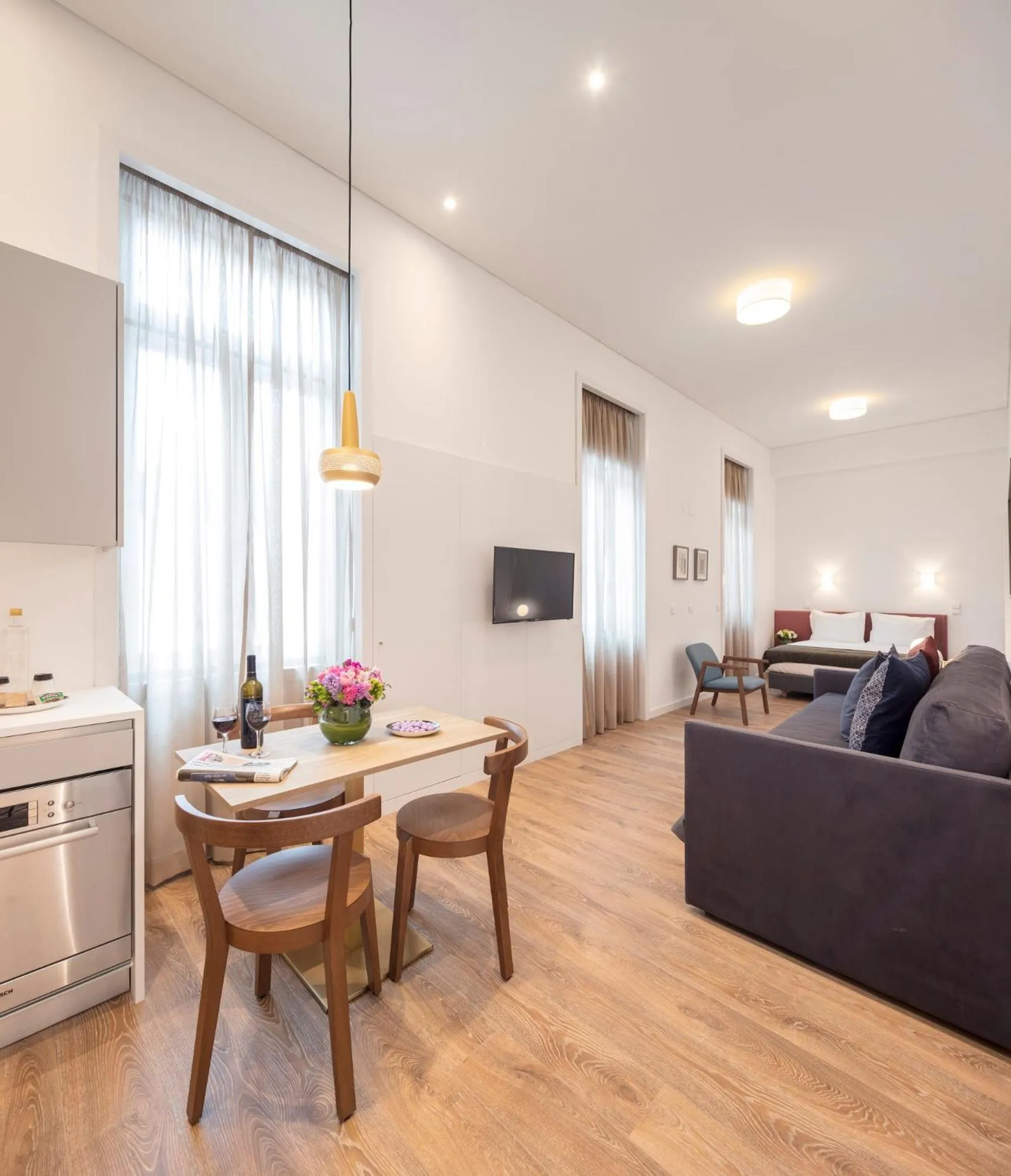 Dining area in Lisbon Serviced Apartments - Chiado Emenda