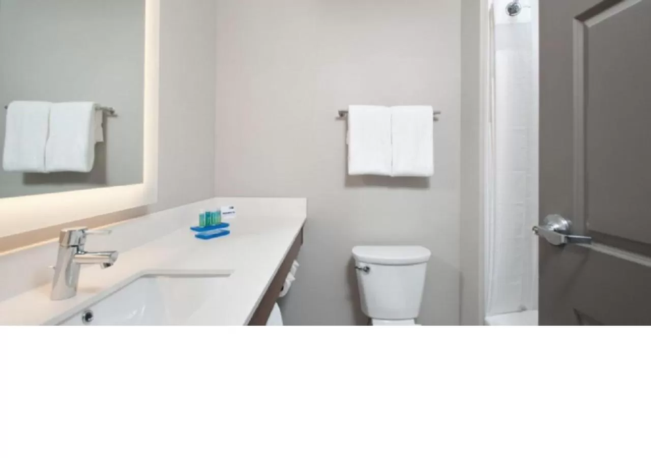Bathroom in Holiday Inn Express Quantico - Stafford by IHG