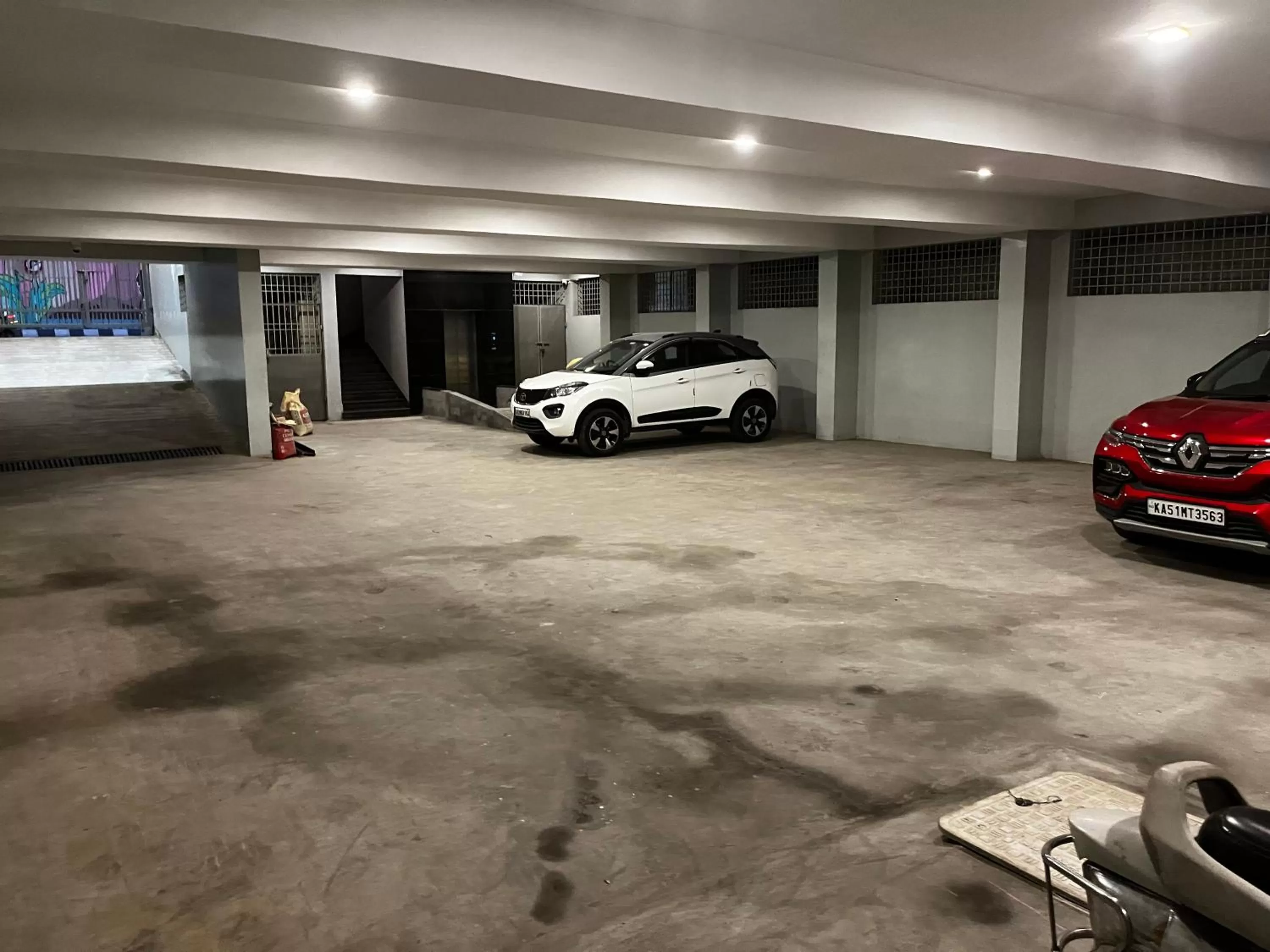 Parking in Symphony Inn