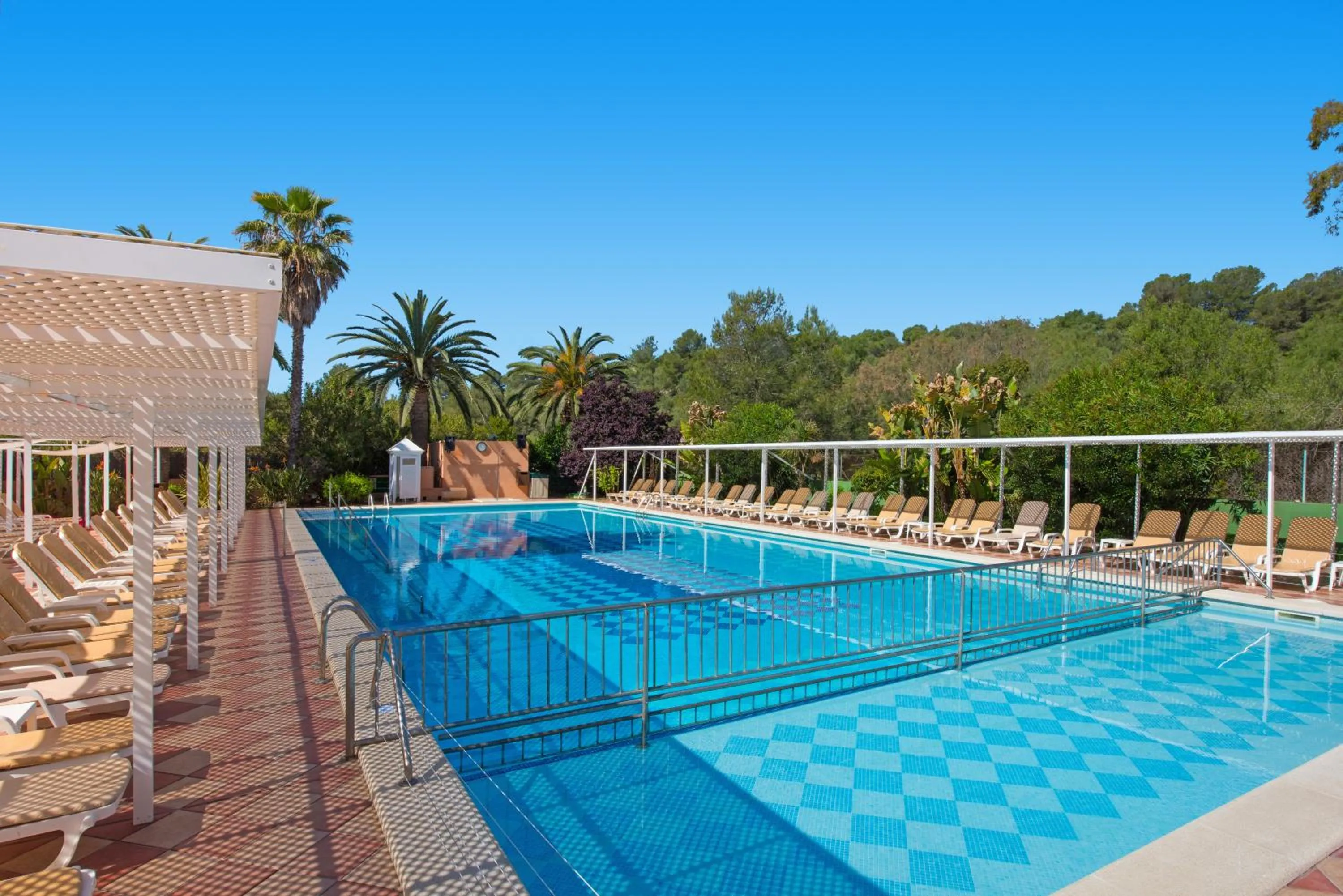 Swimming pool in Hotel Cala Romántica