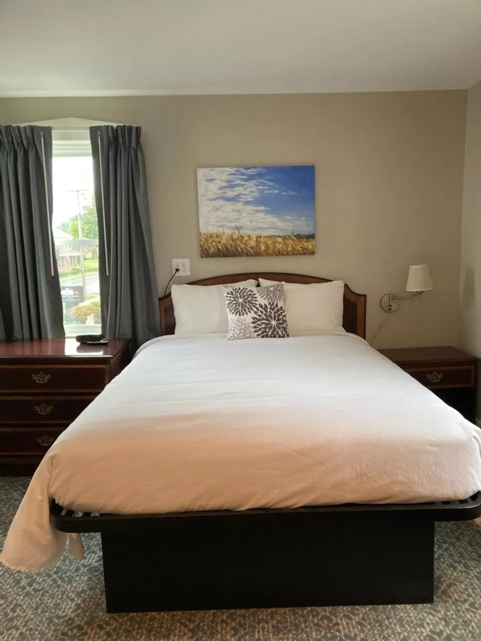 Bed in Country Squire Inn and Suites