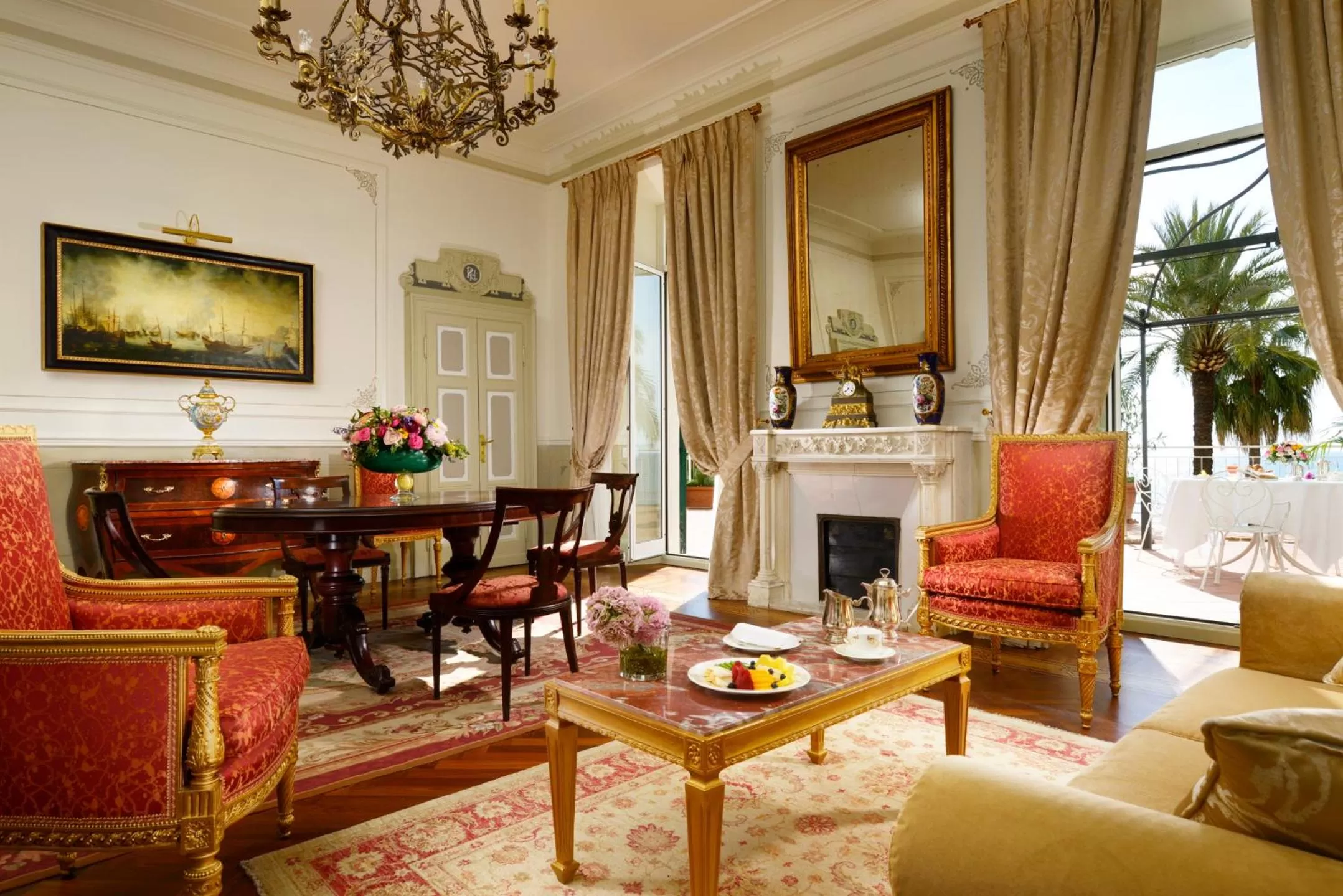 Living room in Royal Hotel Sanremo