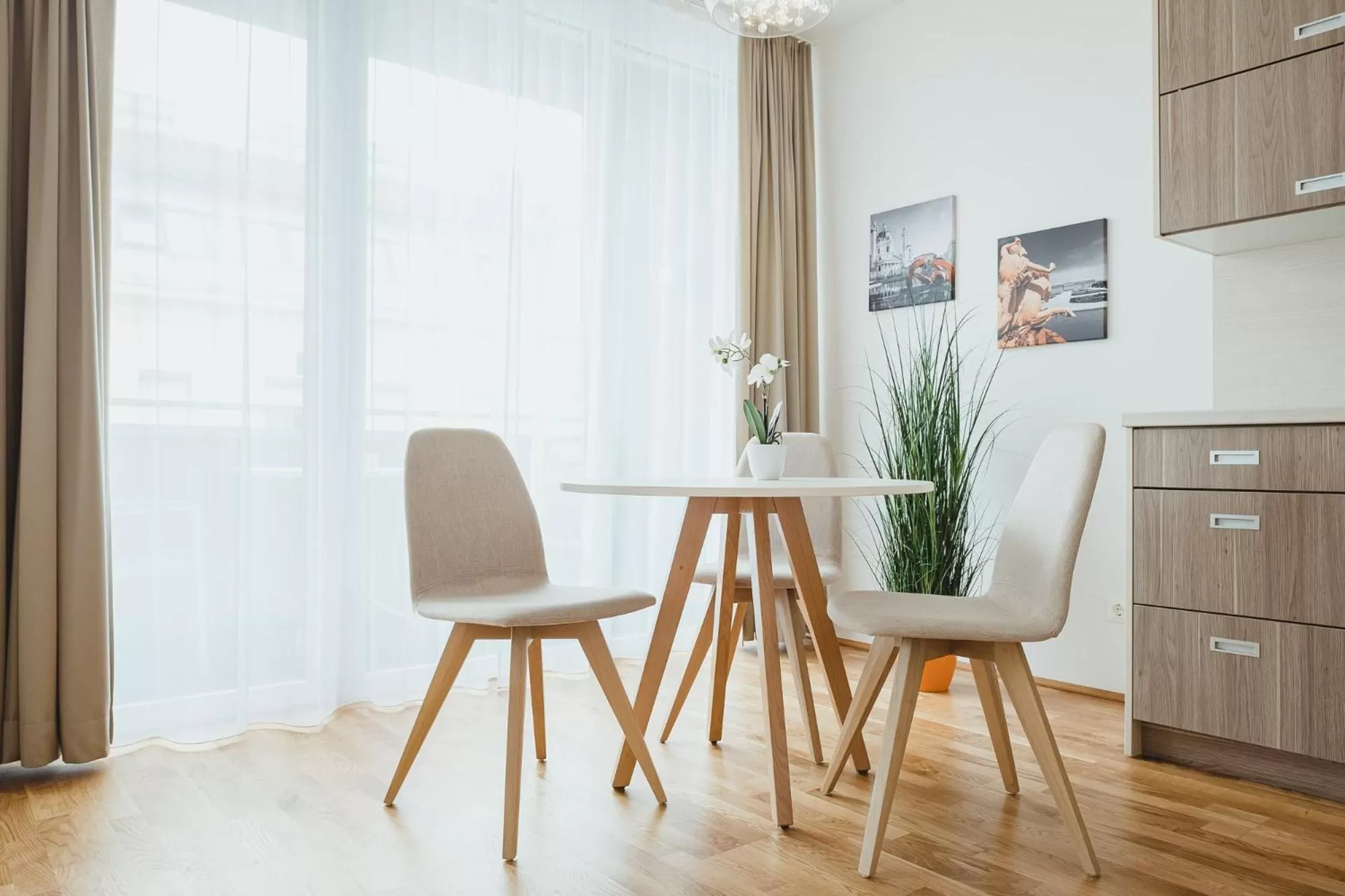 Dining area in Oliver Urban I Self check-in Apartments