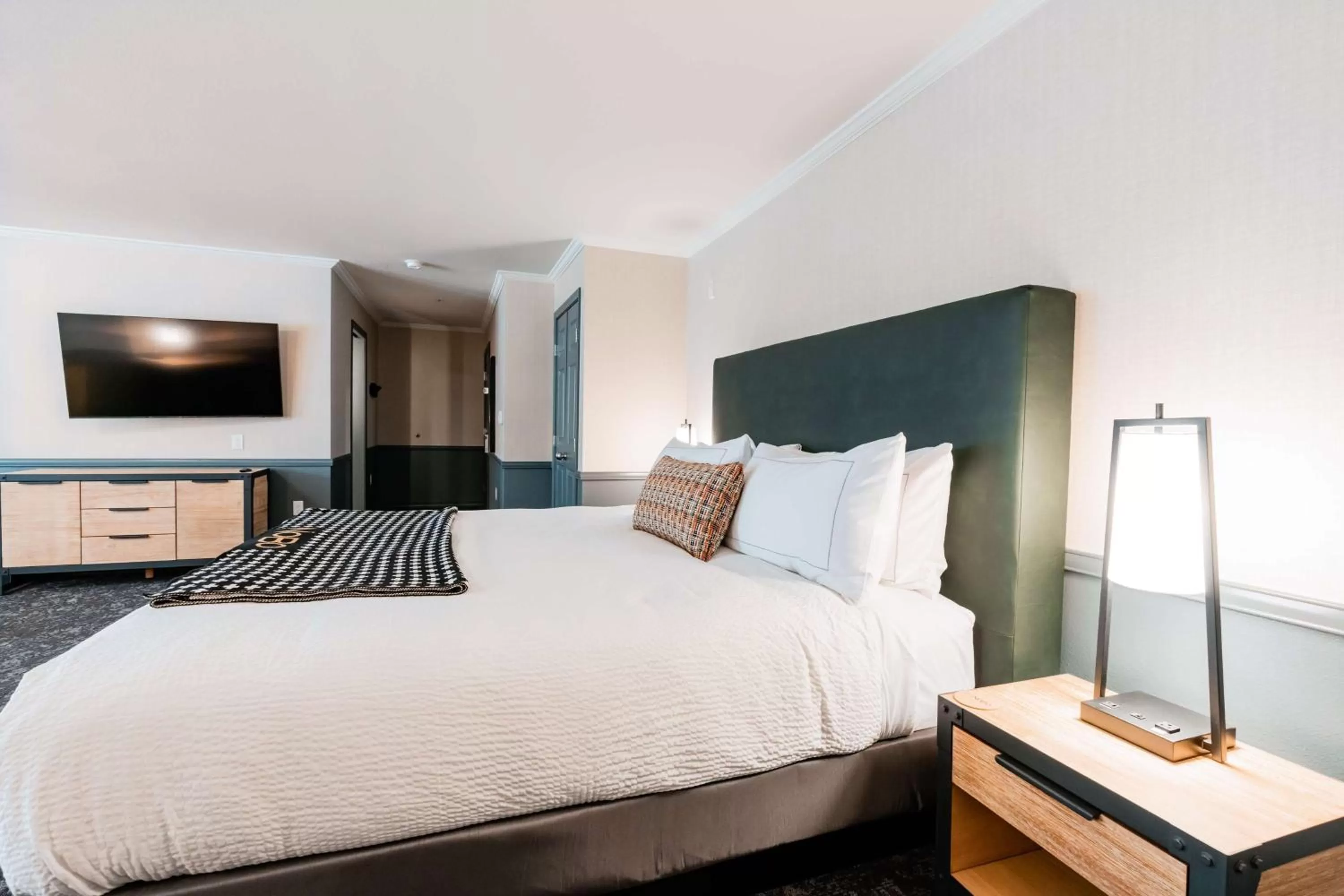 Bedroom, Bed in Hotel NoBo Cascade, Tapestry Collection by Hilton