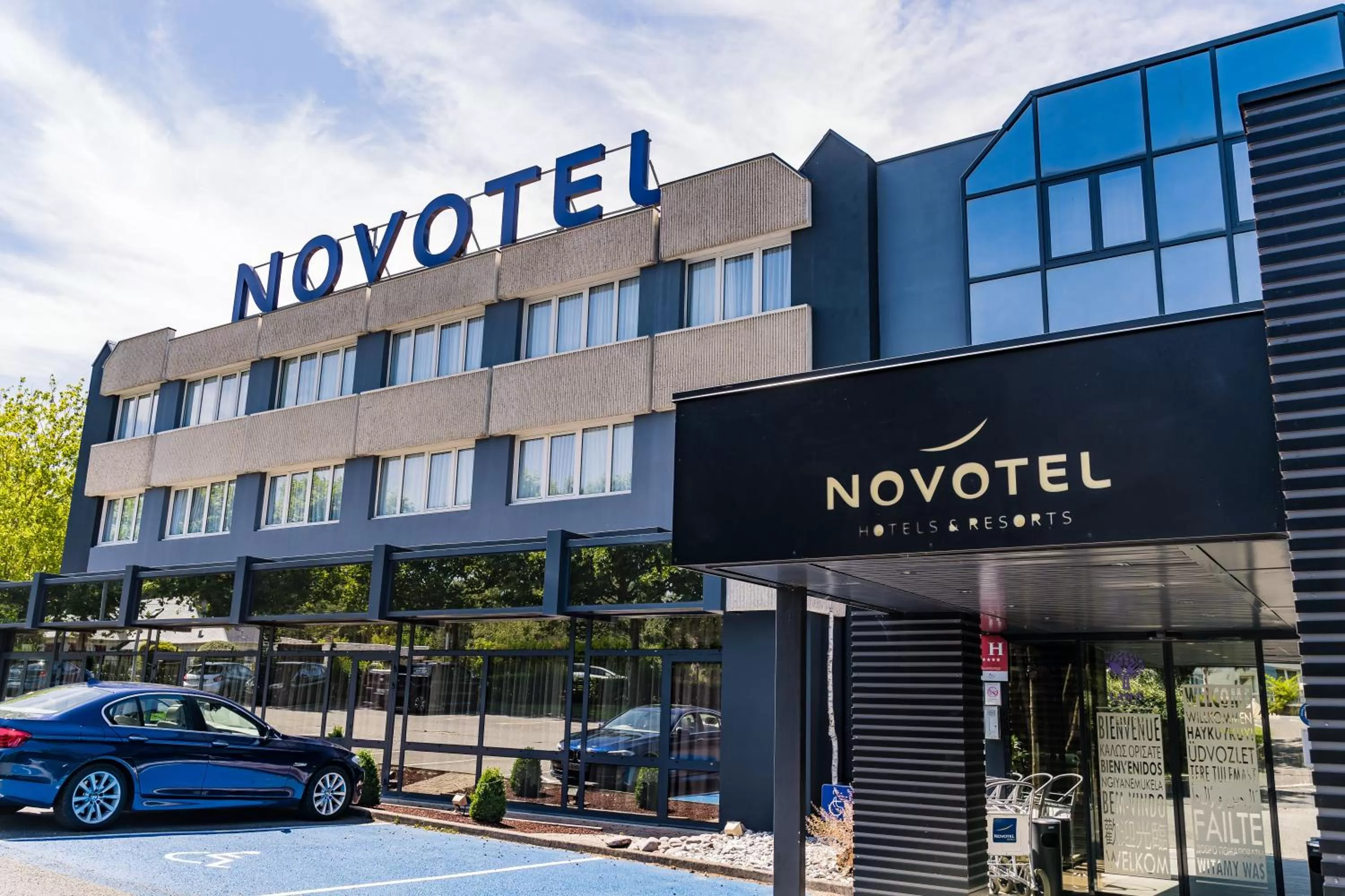 Facade/entrance in Novotel Orléans Saint Jean de Braye