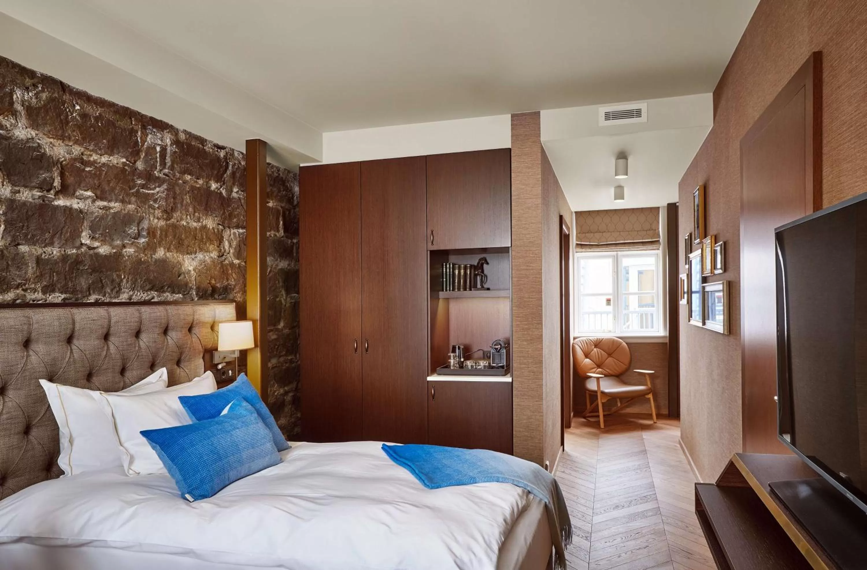 Bedroom, Bed in Reykjavik Konsulat Hotel, Curio Collection By Hilton