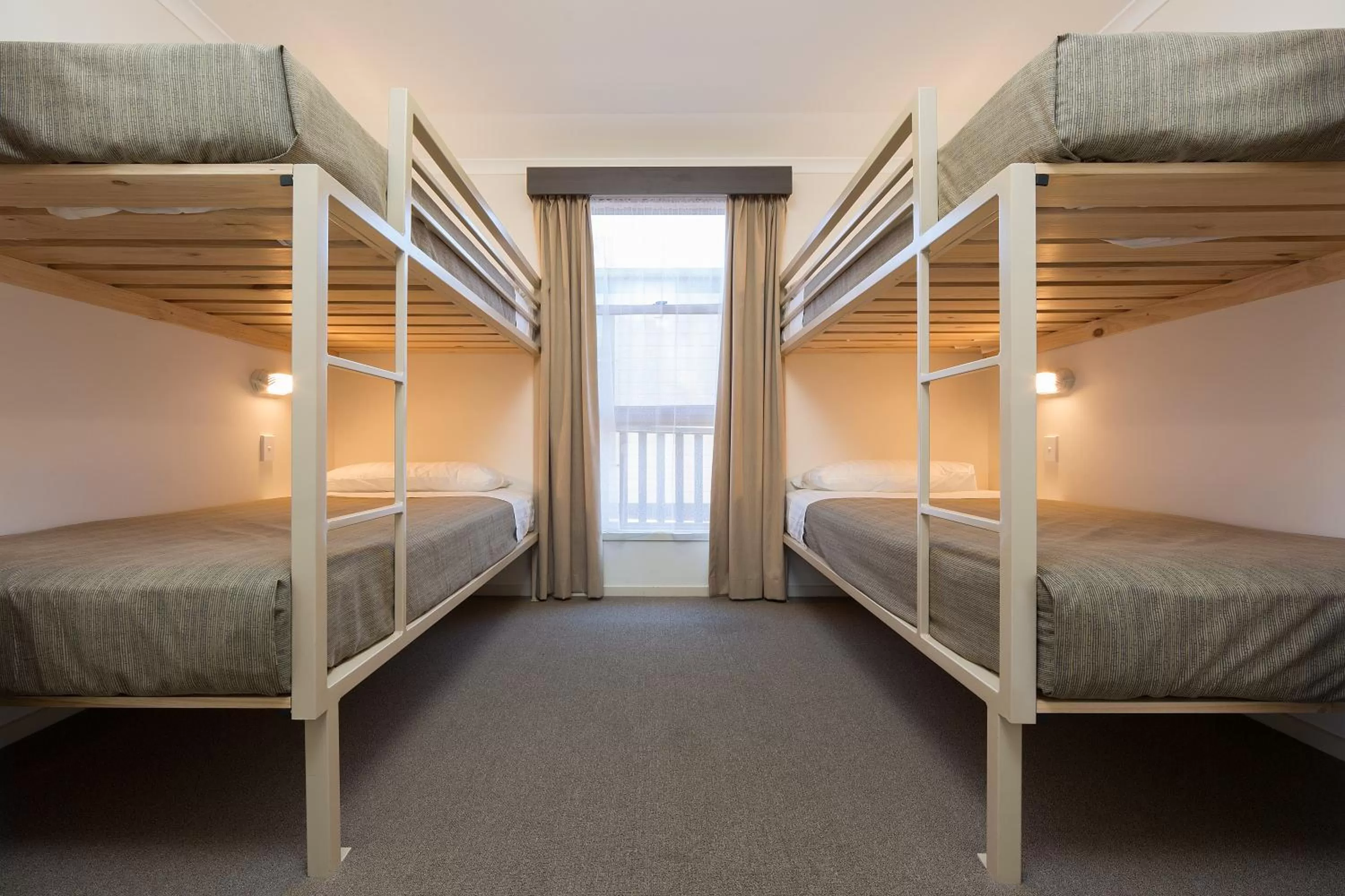 Bedroom, Bed in Alivio Tourist Park Canberra