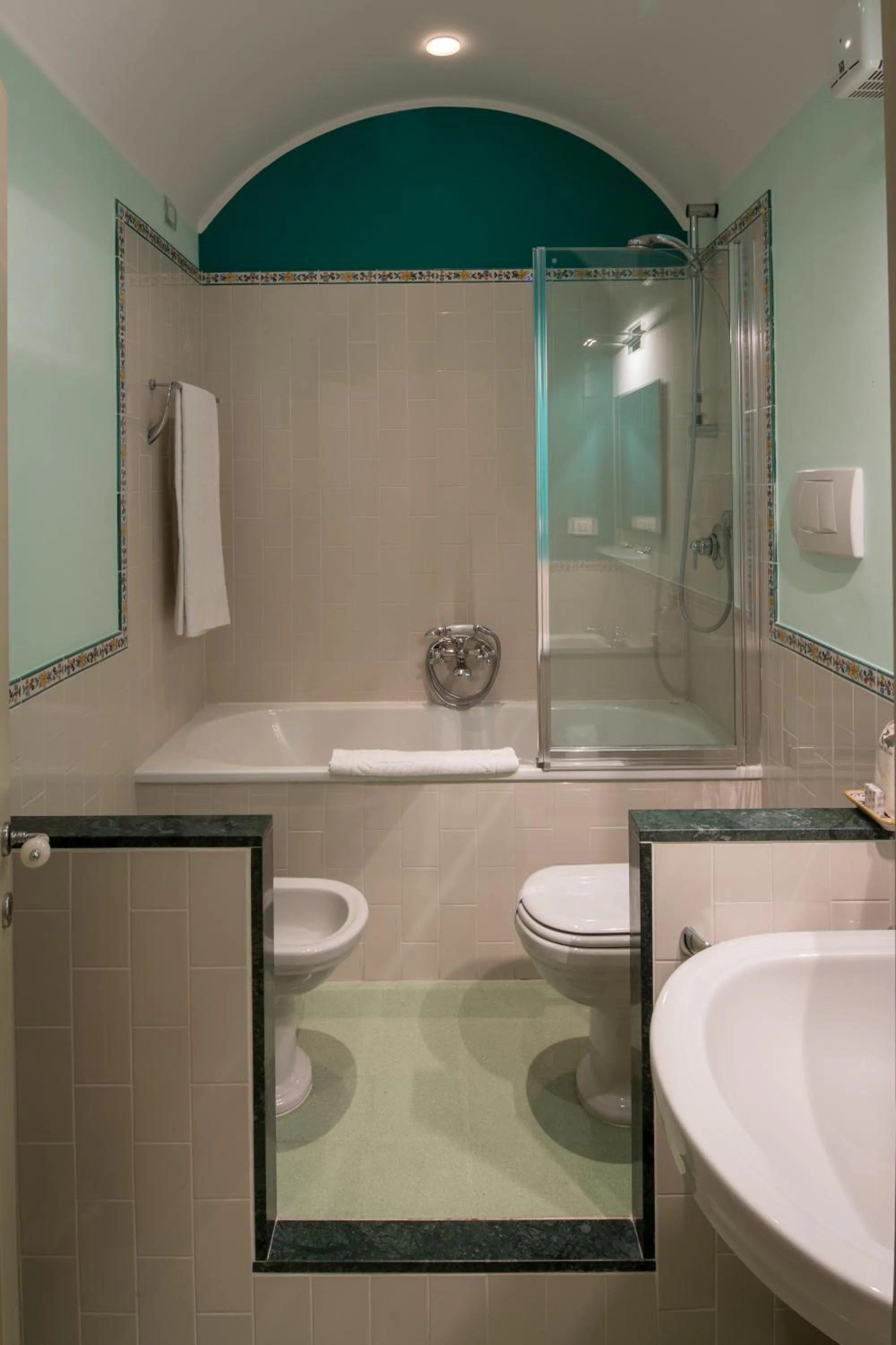 Shower in Roccafiore Wine Resort & Spa