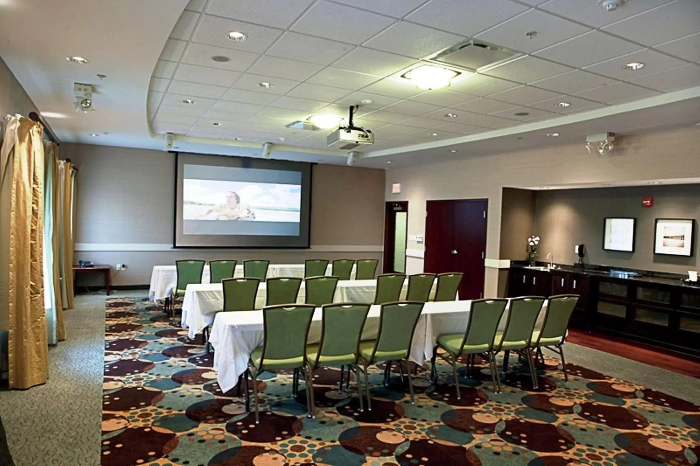 Meeting/conference room in Hampton Inn & Suites Detroit-Canton