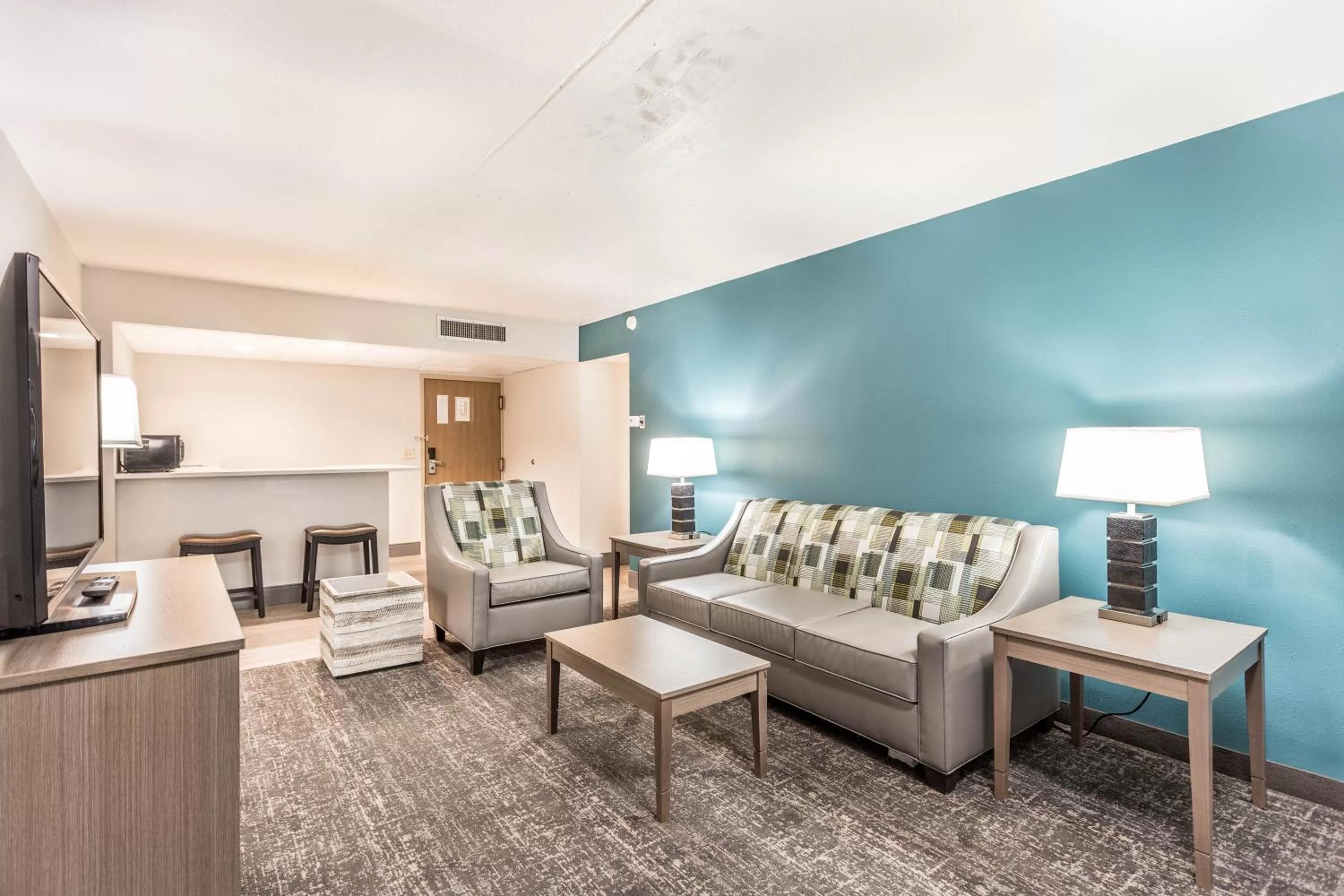 EverSpring Inn and Suites