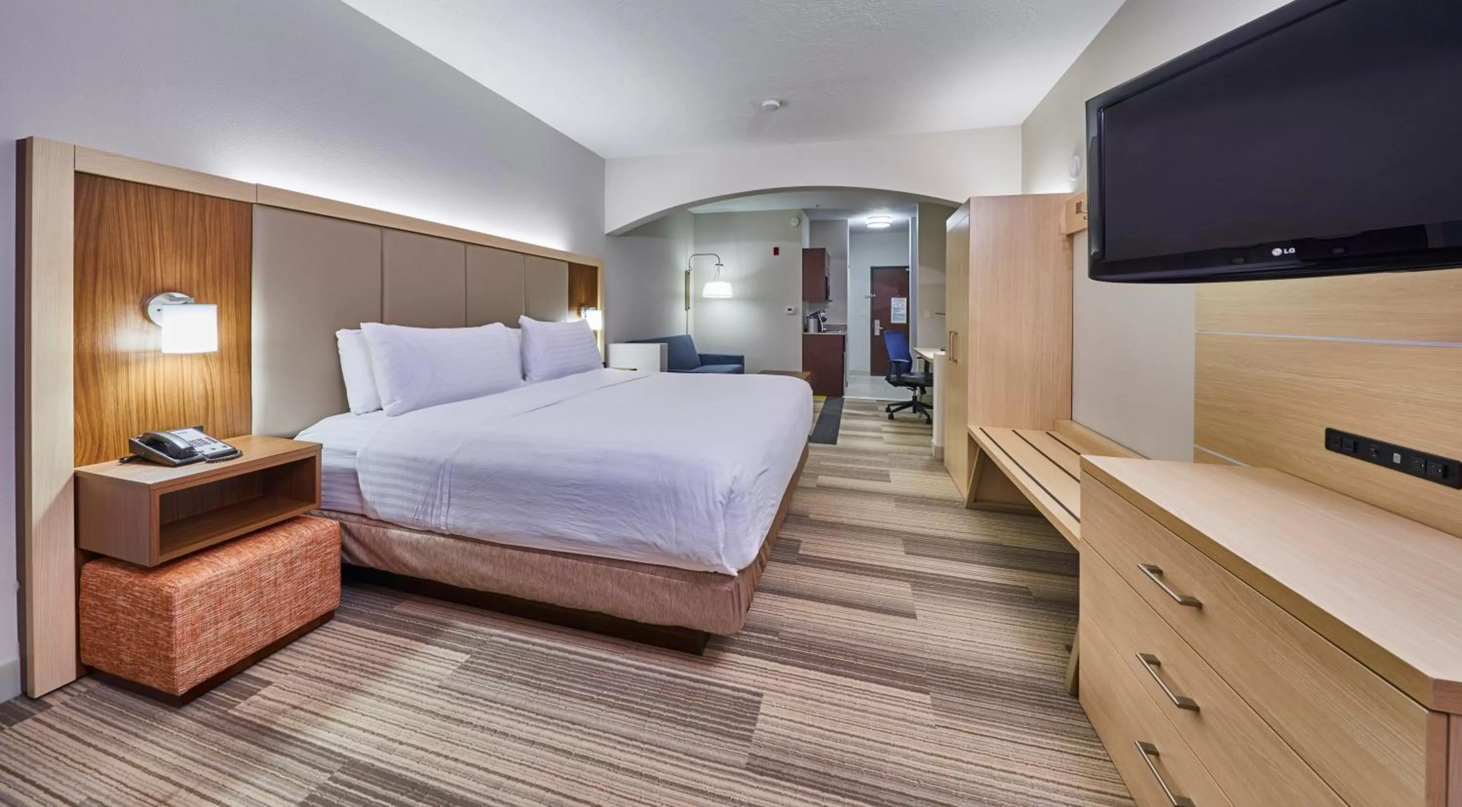 Photo of the whole room, Bed in Holiday Inn Express Hotel & Suites Medford-Central Point by IHG