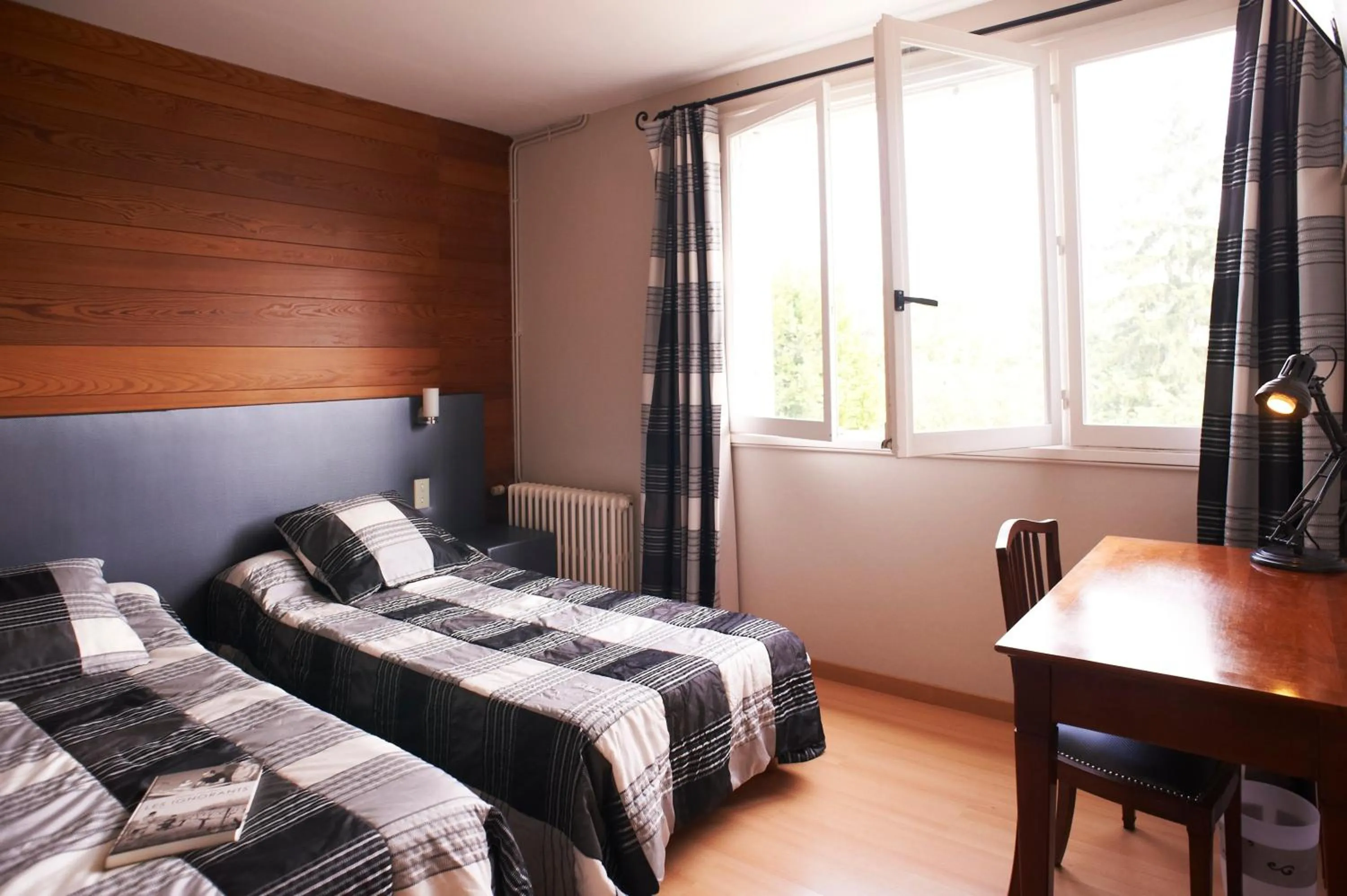 Bedroom, Bed in Hotel La Longue Vue