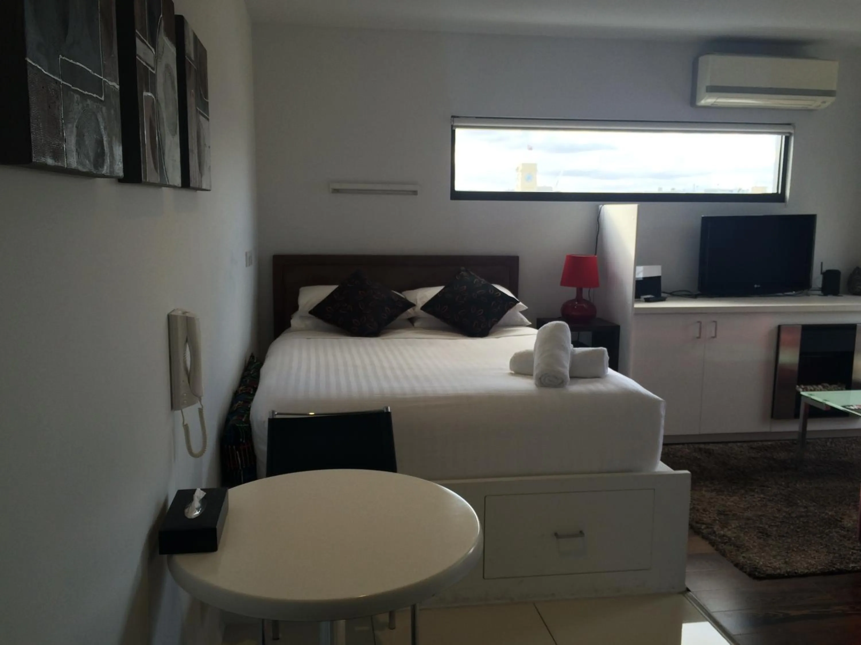 Decorative detail in Hiigh Apartments