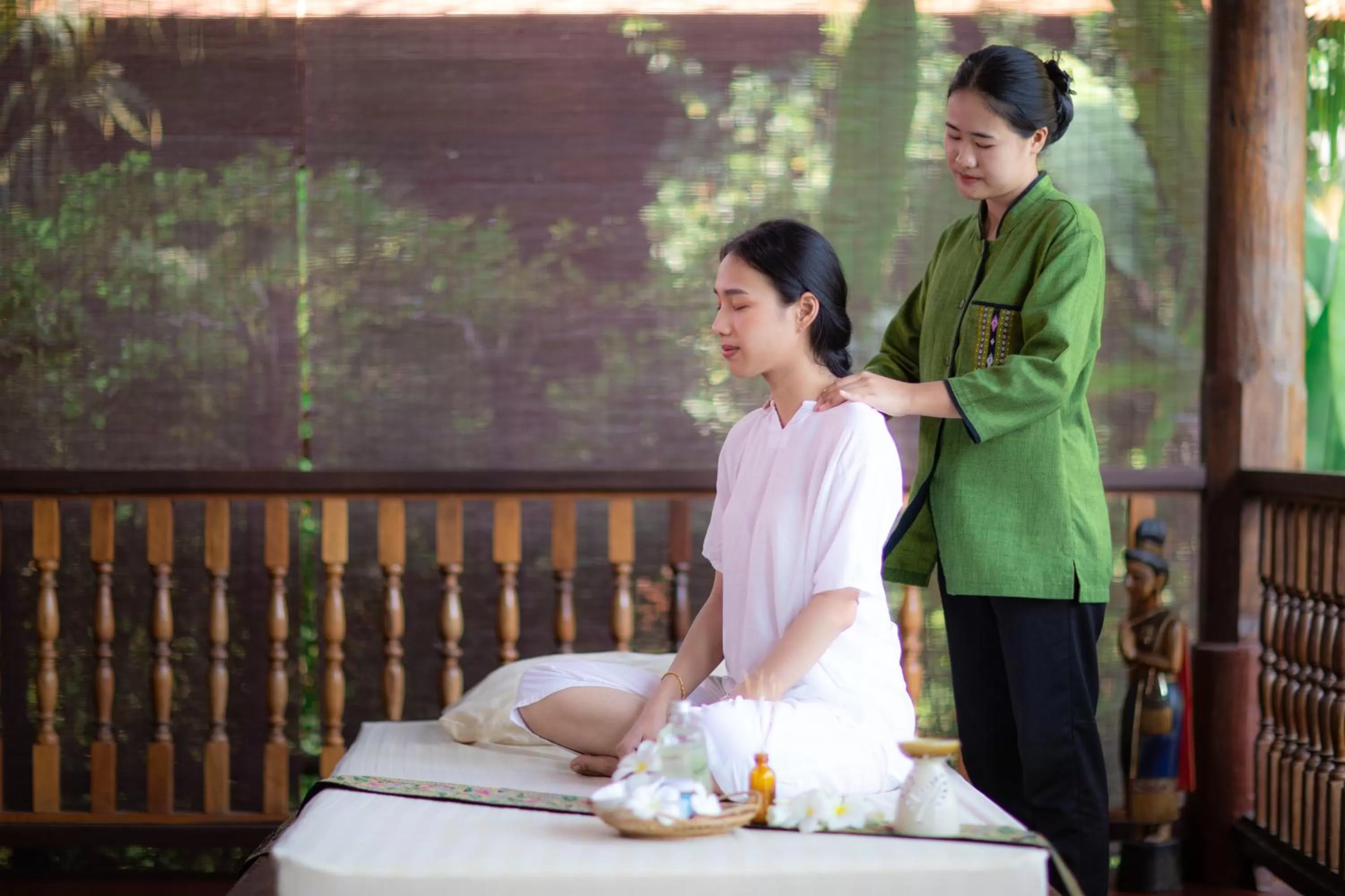 Massage in Maikaew Damnoen Resort