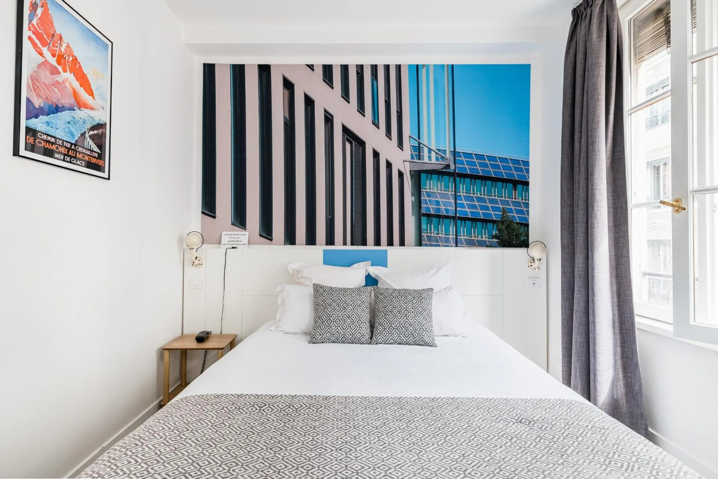 Bed in Hôtel du Simplon