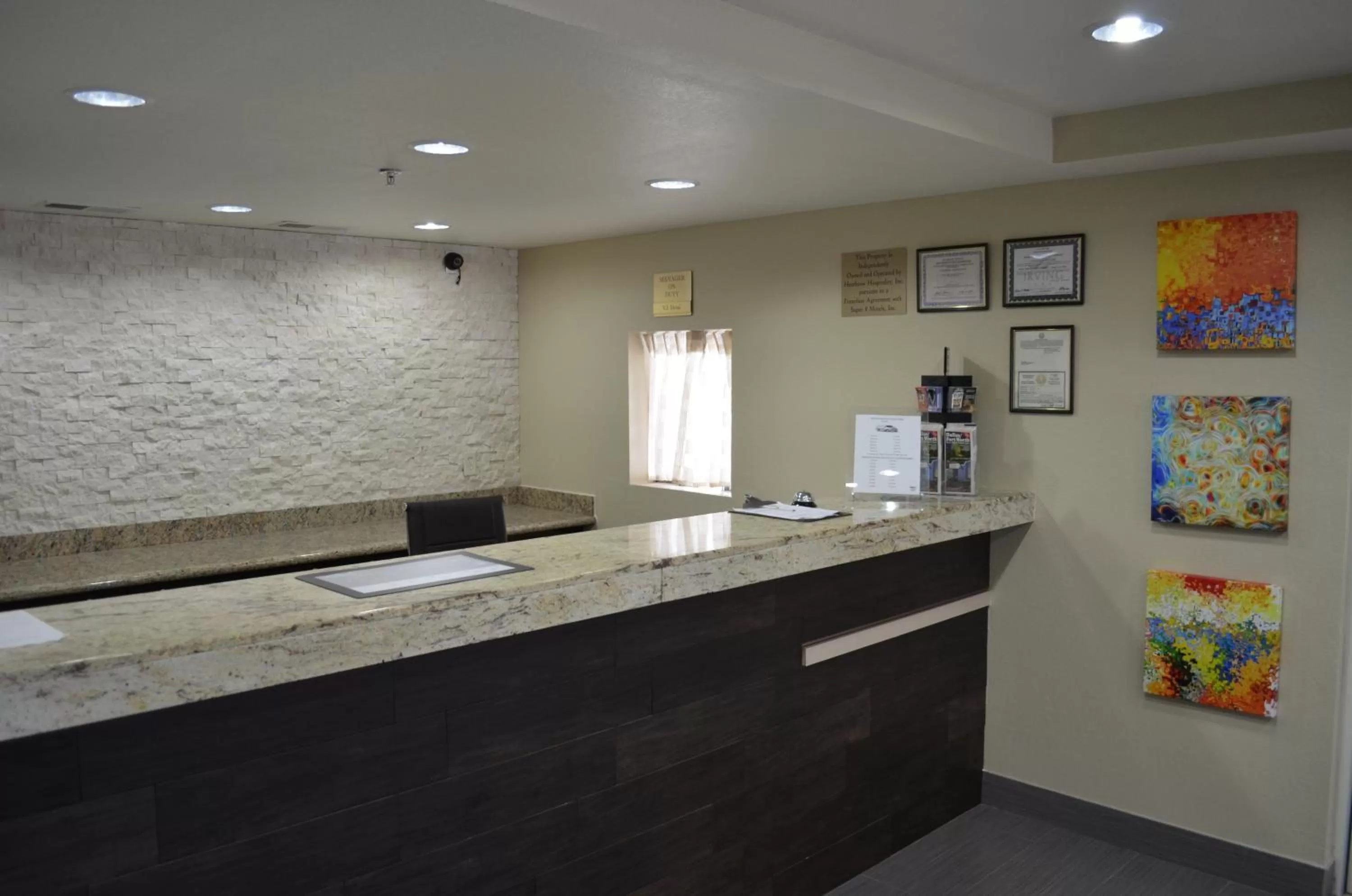 Lobby or reception in Super 8 by Wyndham Irving/DFW Apt/North