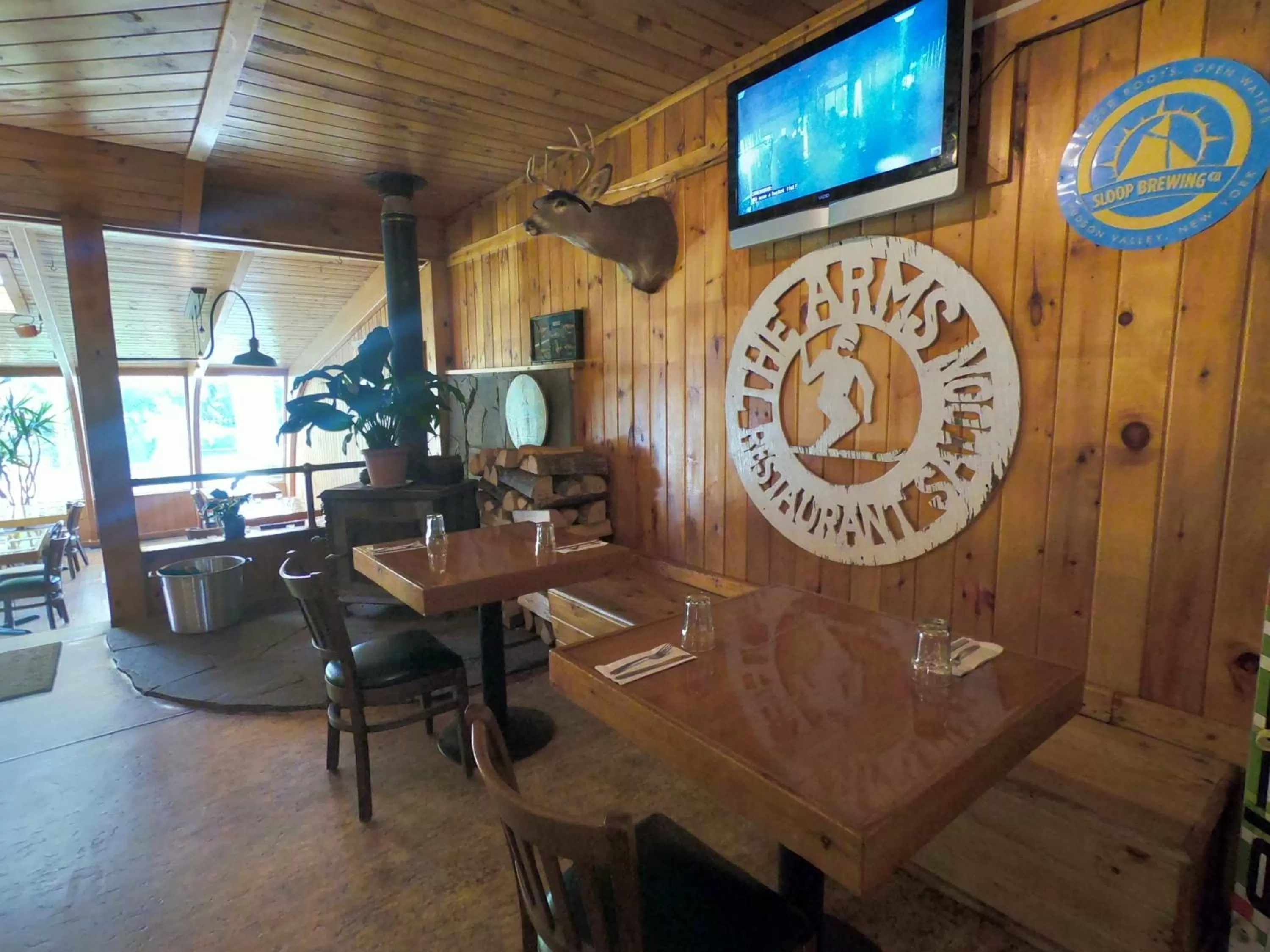 Restaurant/Places to Eat in Pine Hill Arms Hotel