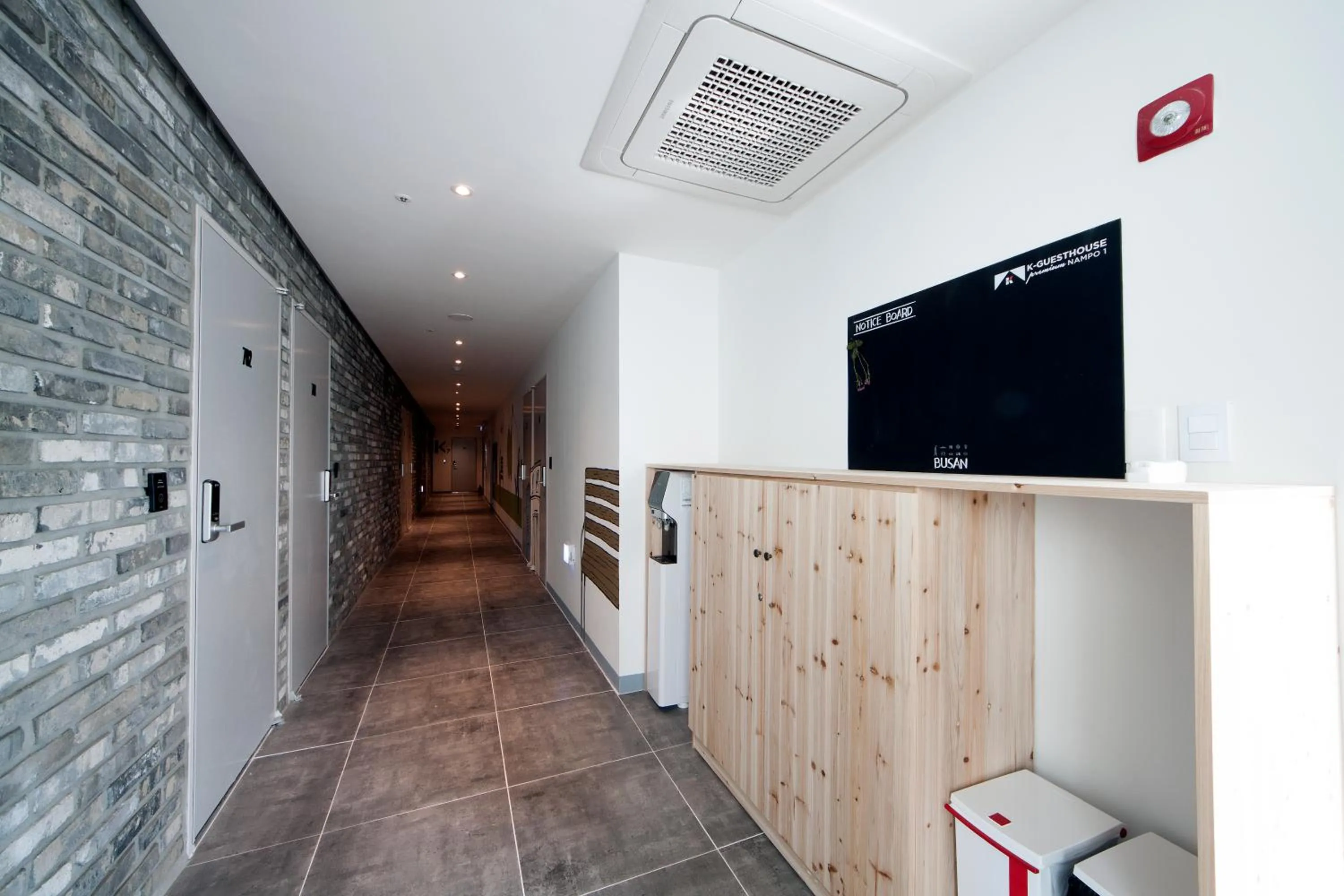 Decorative detail in K-Guesthouse Premium Nampo 1