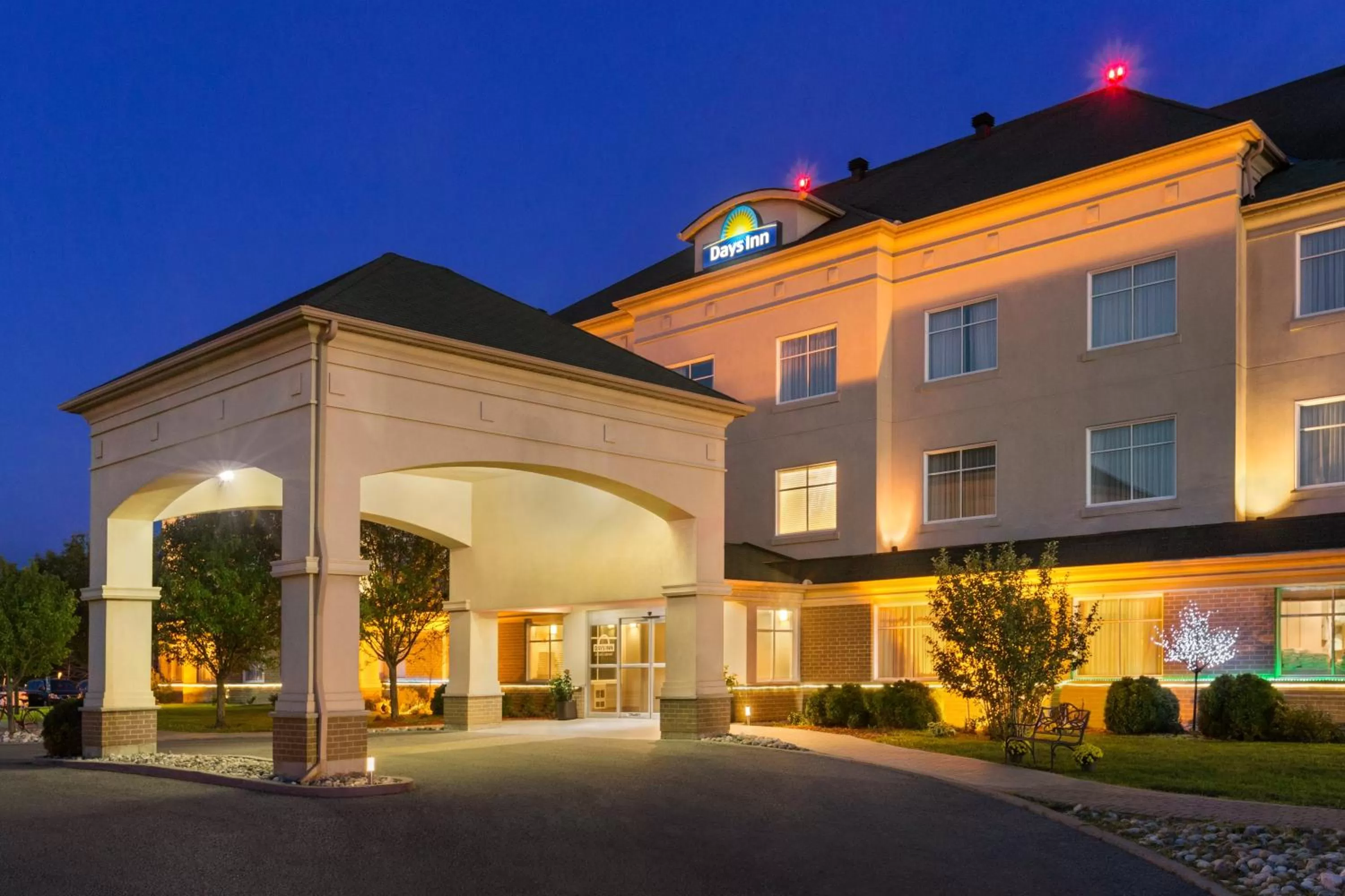 Property building in Days Inn by Wyndham Ottawa Airport