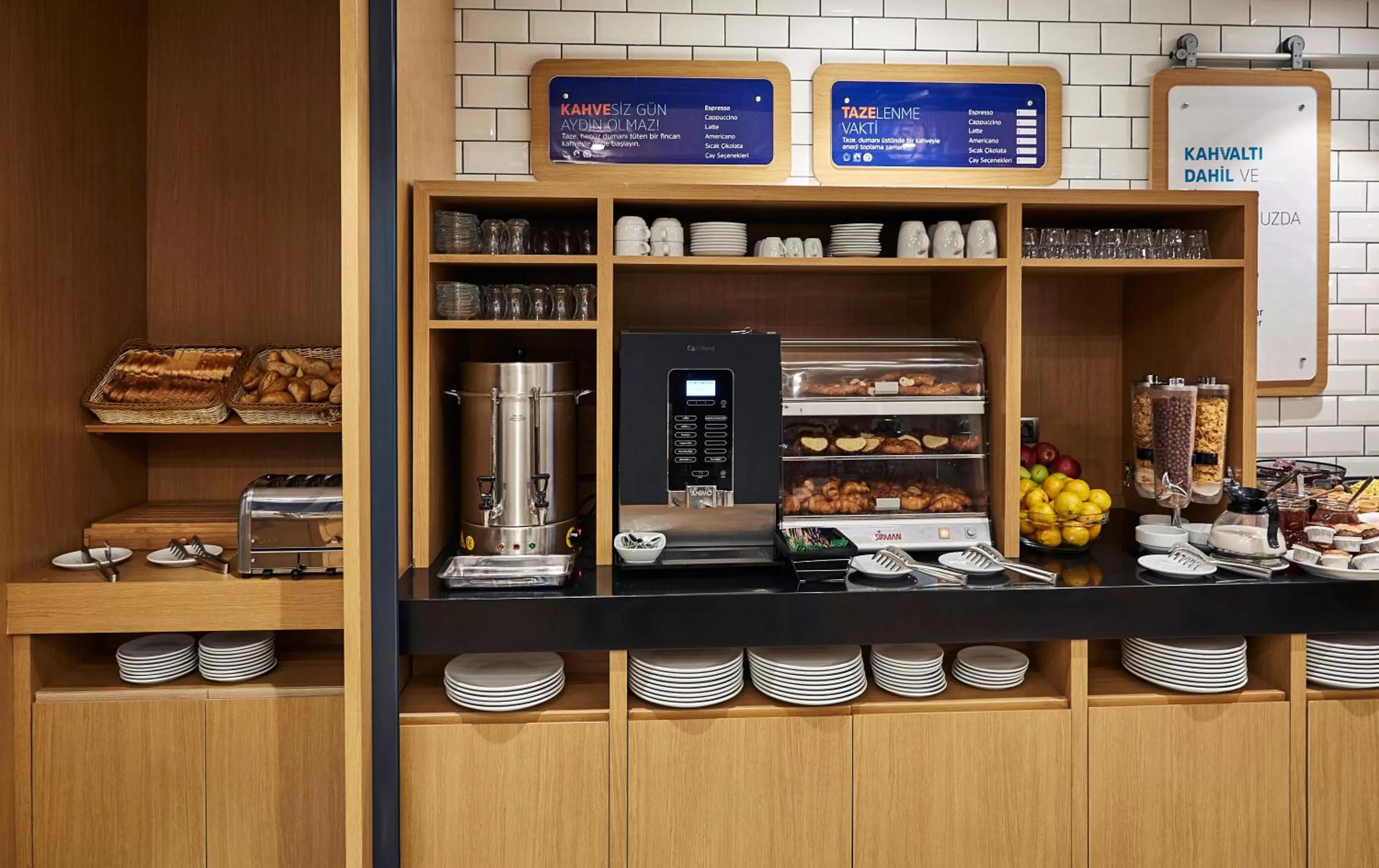 Restaurant/places to eat in Holiday Inn Express - Istanbul - Atakoy Metro by IHG