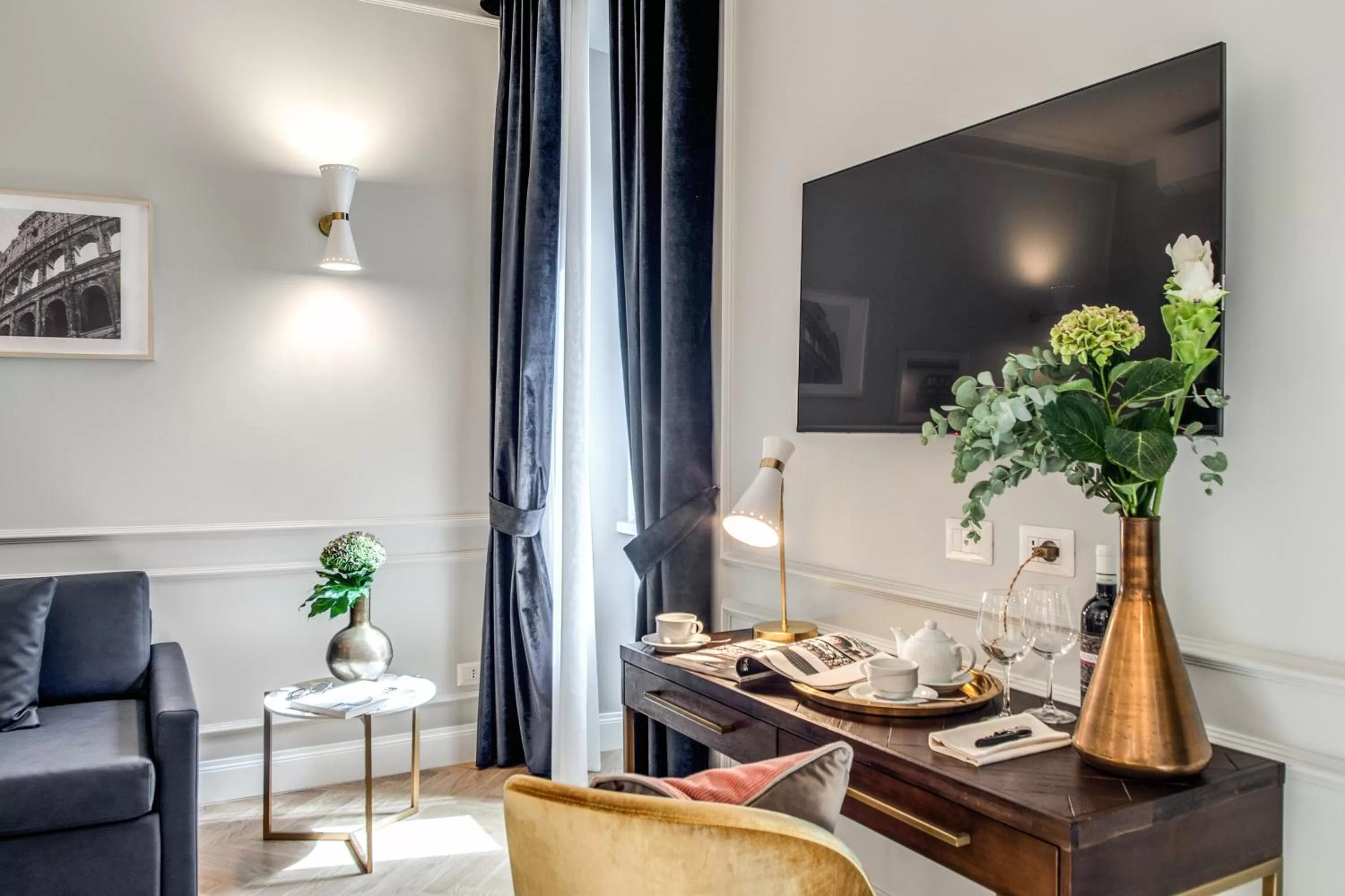 TV and multimedia in Tree Charme Augusto Boutique Hotel