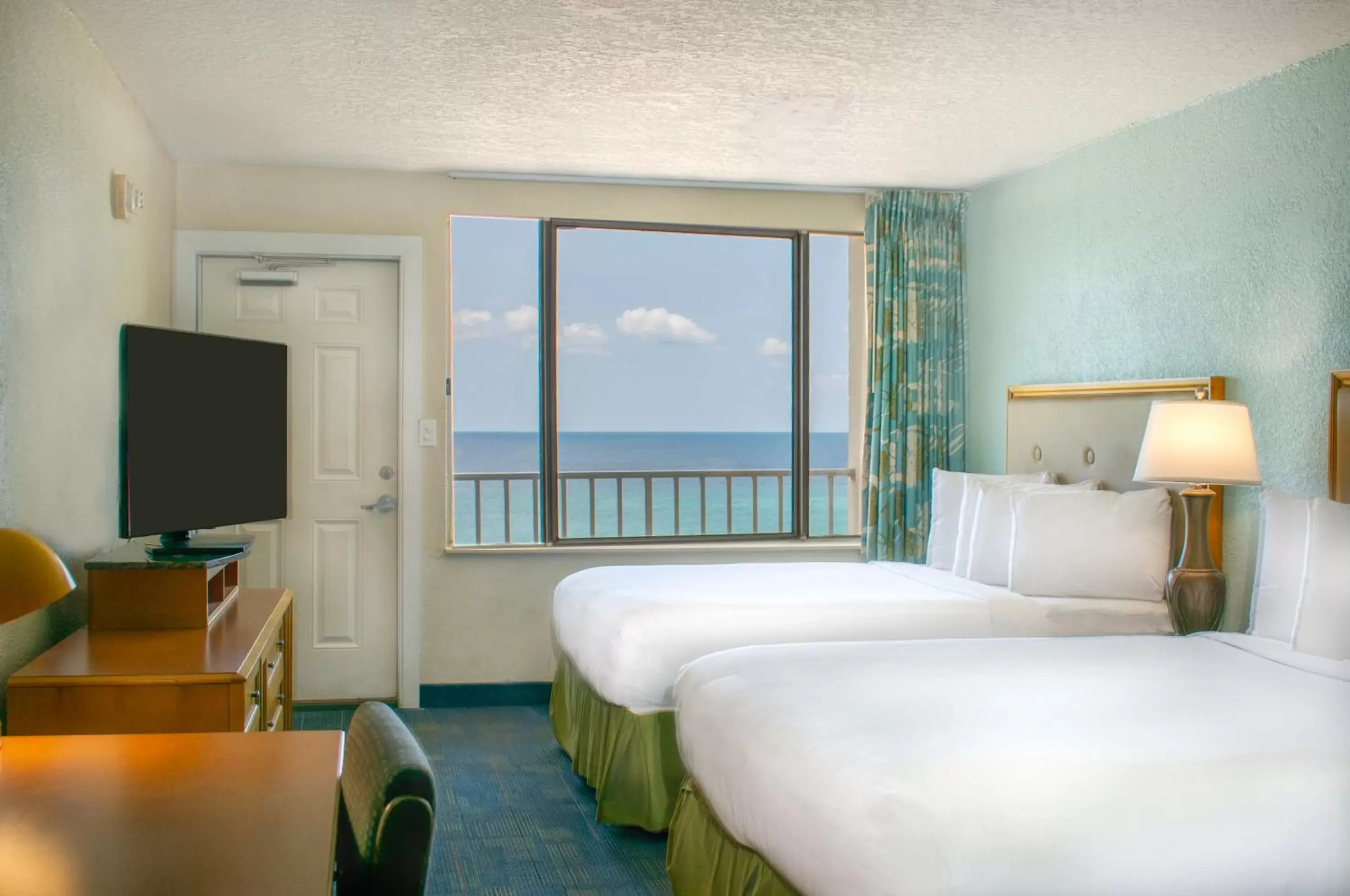 Standard Queen Room with Two Queen Beds in Beachside Resort Panama City Beach Standard Queen Room with Two Queen Beds in Beachside Resort Panama City Beach