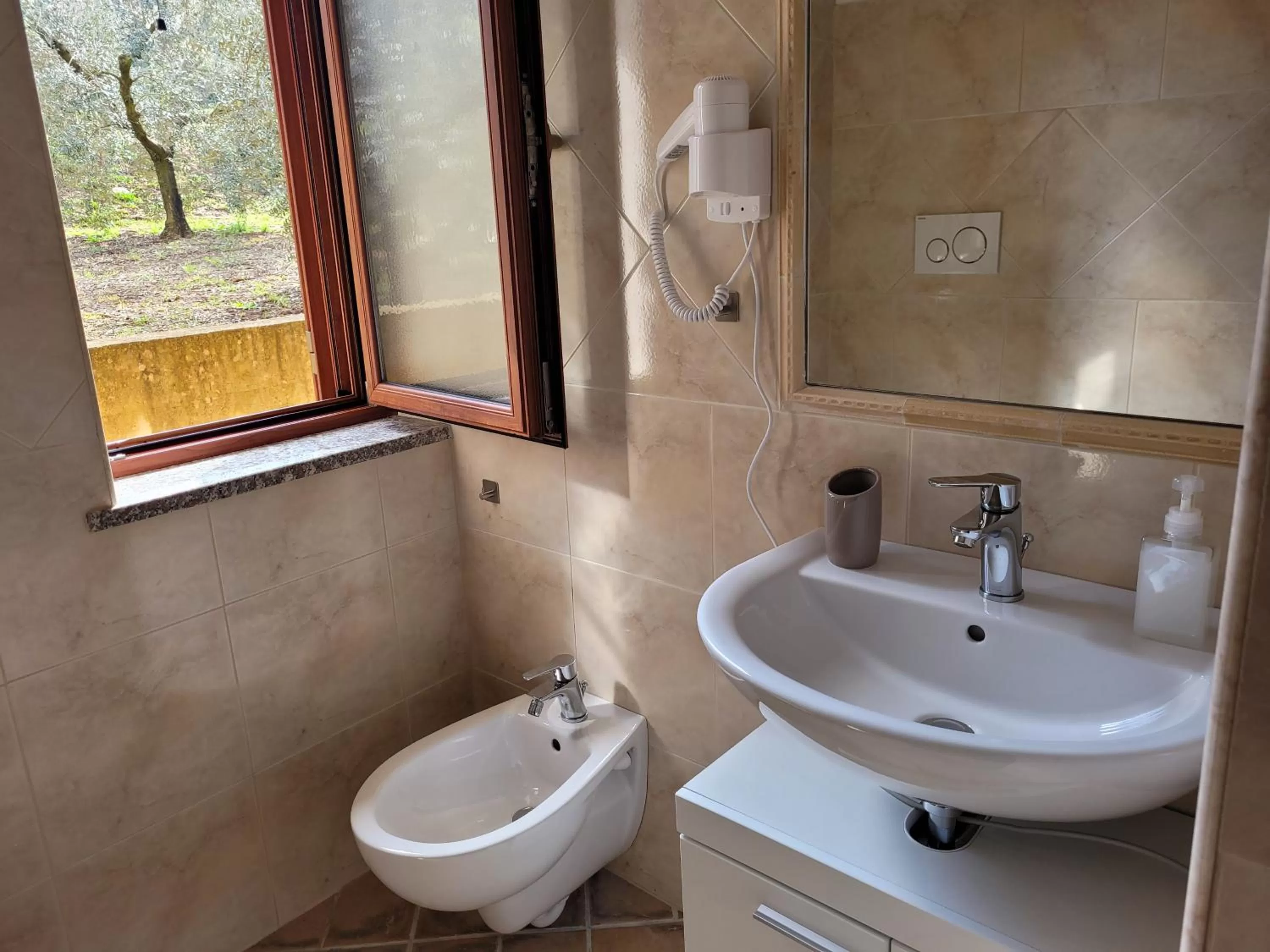 Alloggio turistico Magnifico Alessandro Valle Bernardo 04025 Lenola nei pressi di Fondi LT