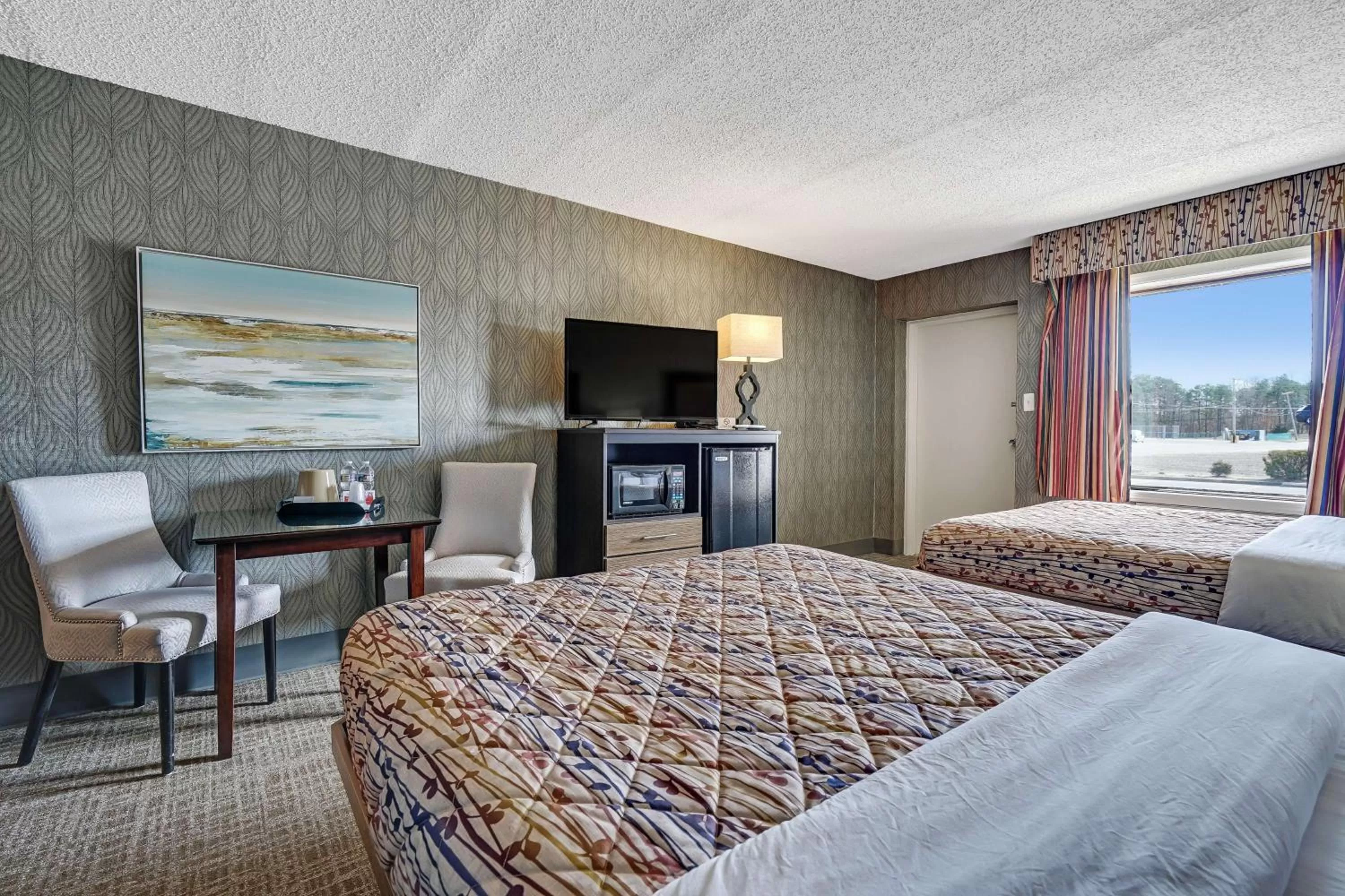 Photo of the whole room, Bed in Blue Creek Inn