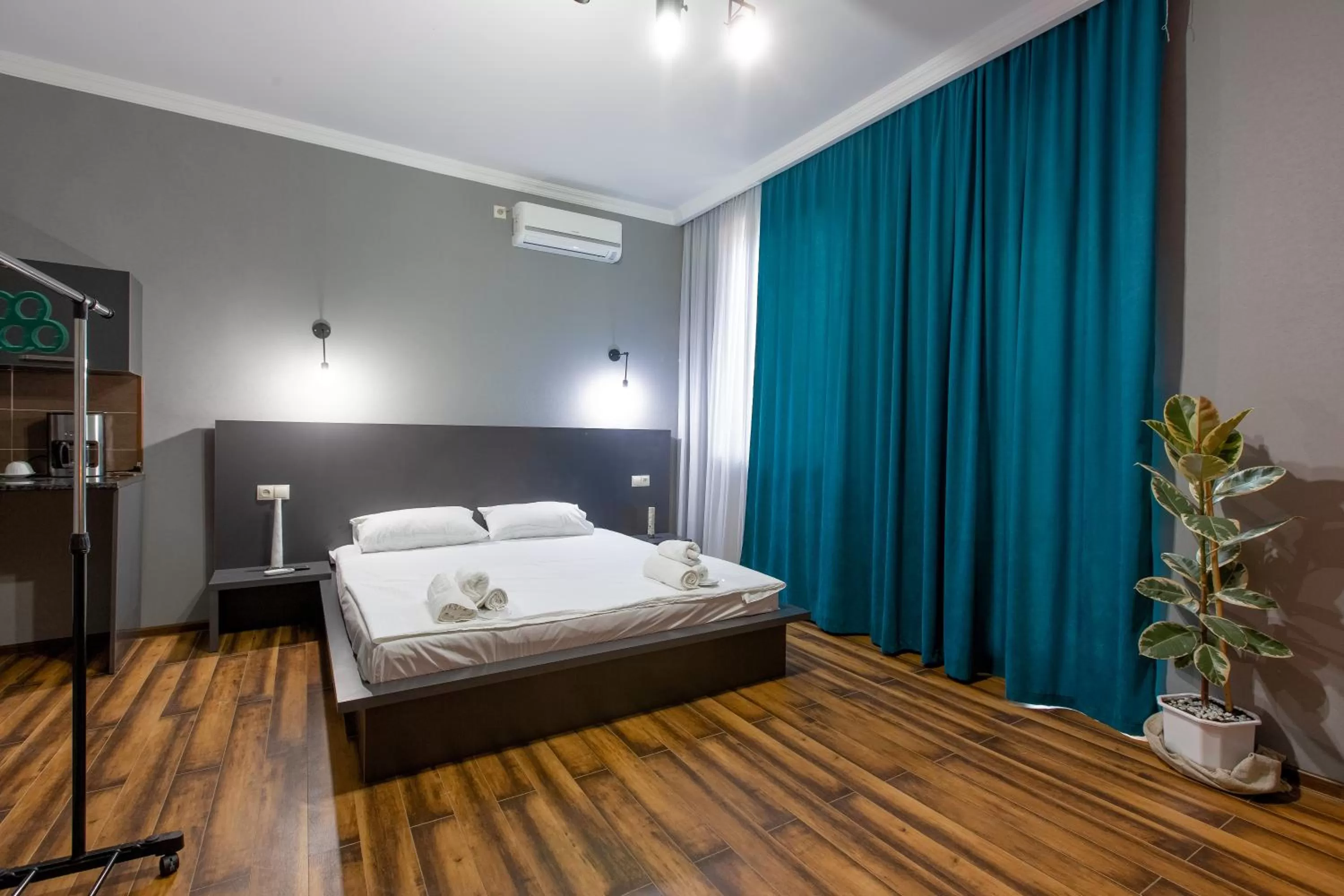 Bedroom, Bed in 4 Rooms