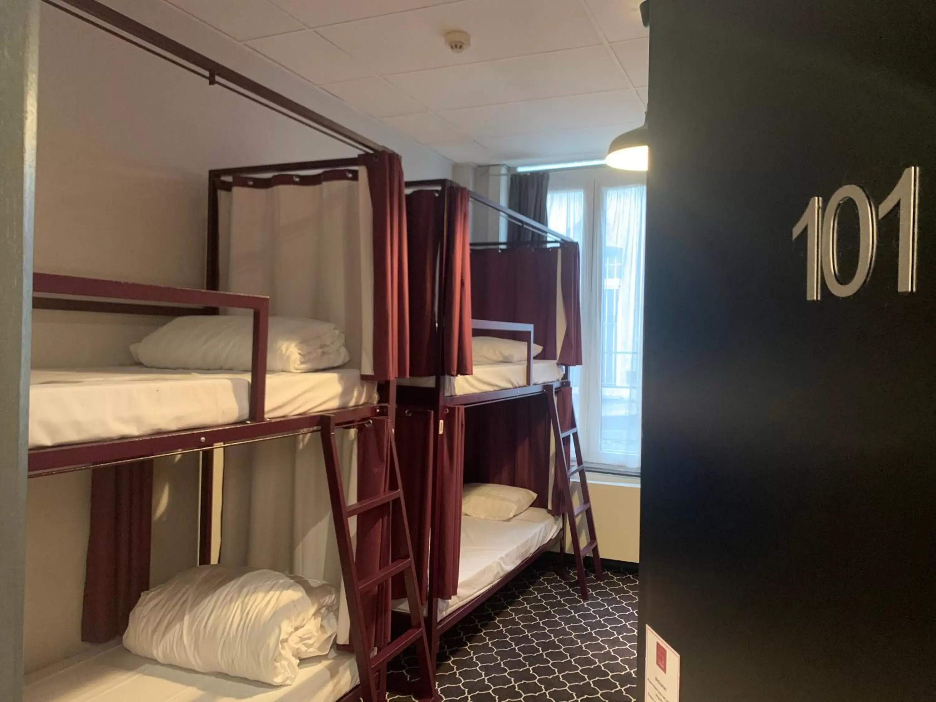 Quadruple Room Ensuite in Safestay Brussels Grand Place Quadruple Room Ensuite in Safestay Brussels Grand Place