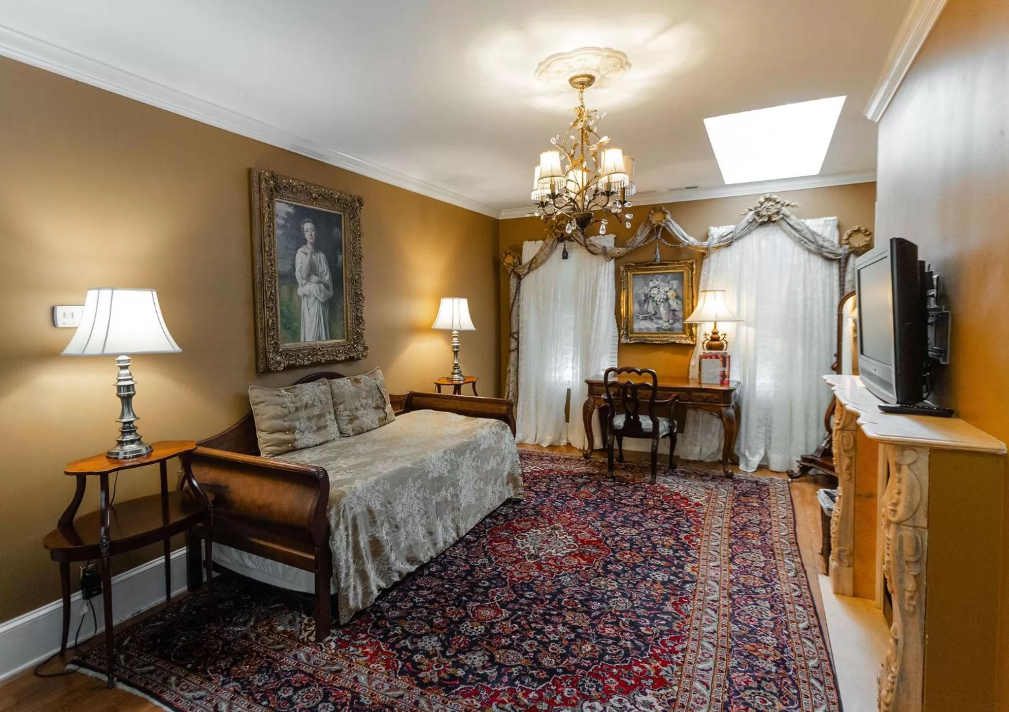 Bed in 1840s Carrollton Inn