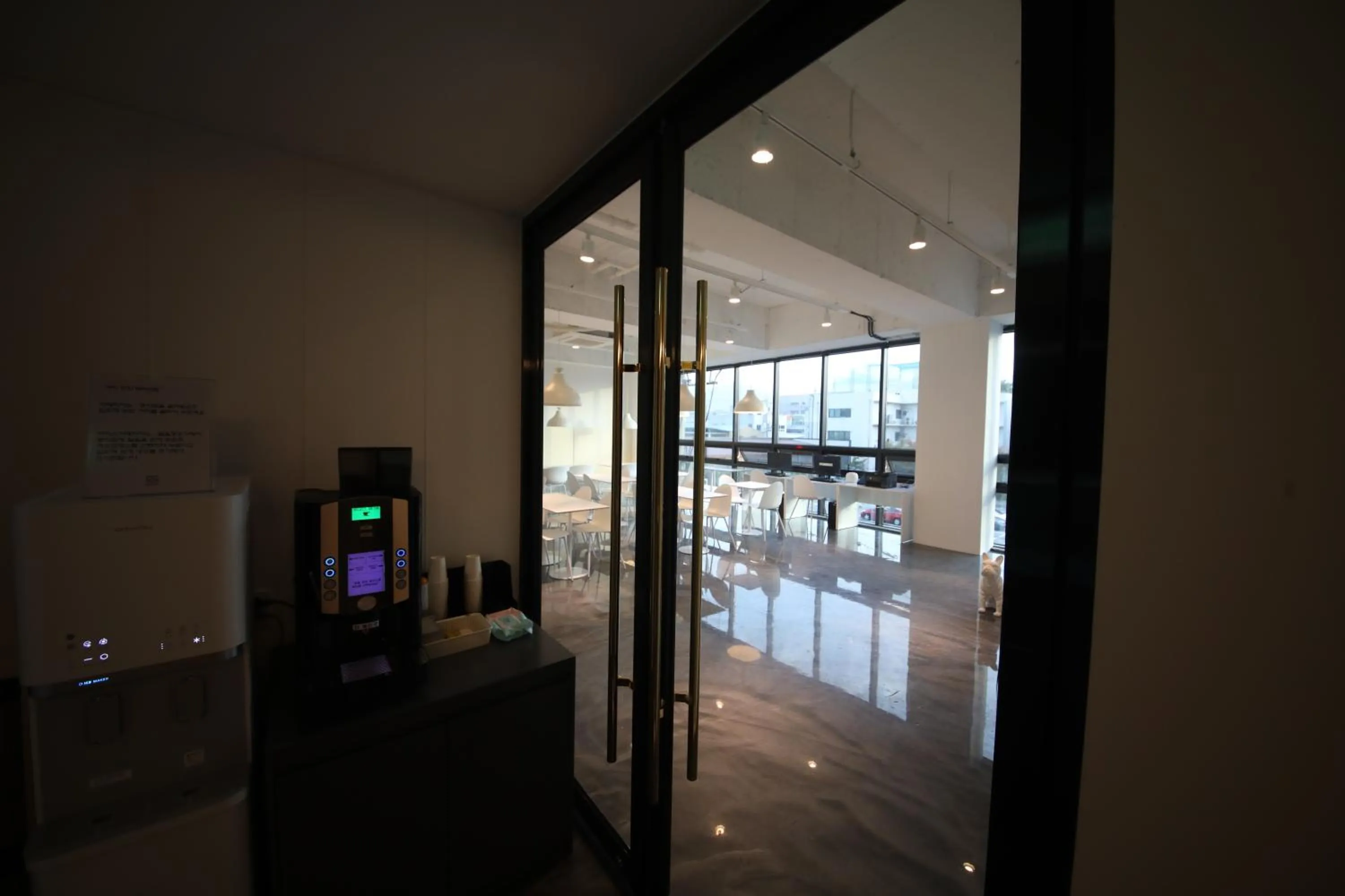 Restaurant/places to eat in Zam101Hotel