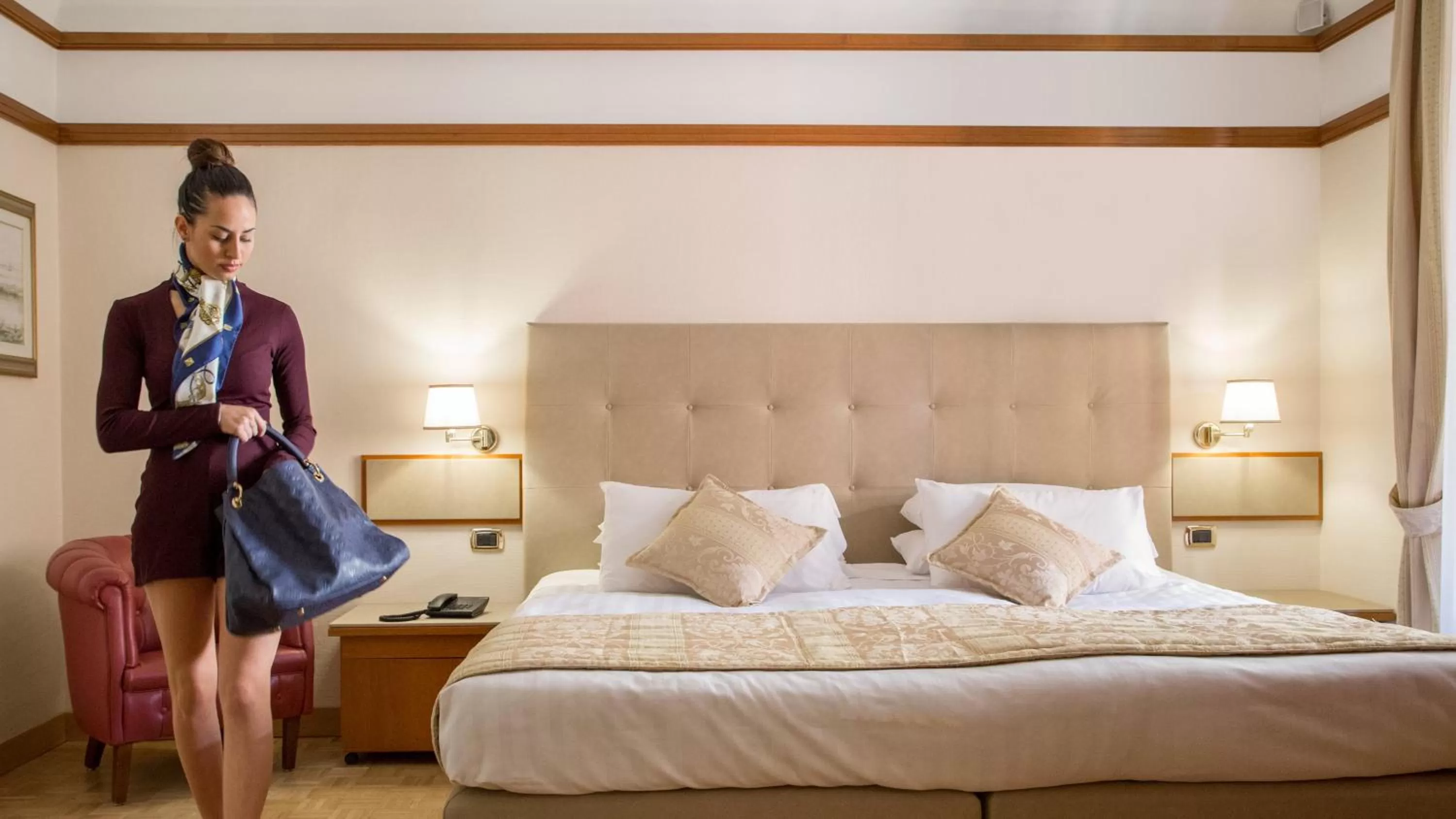 People, Bed in La Residenza