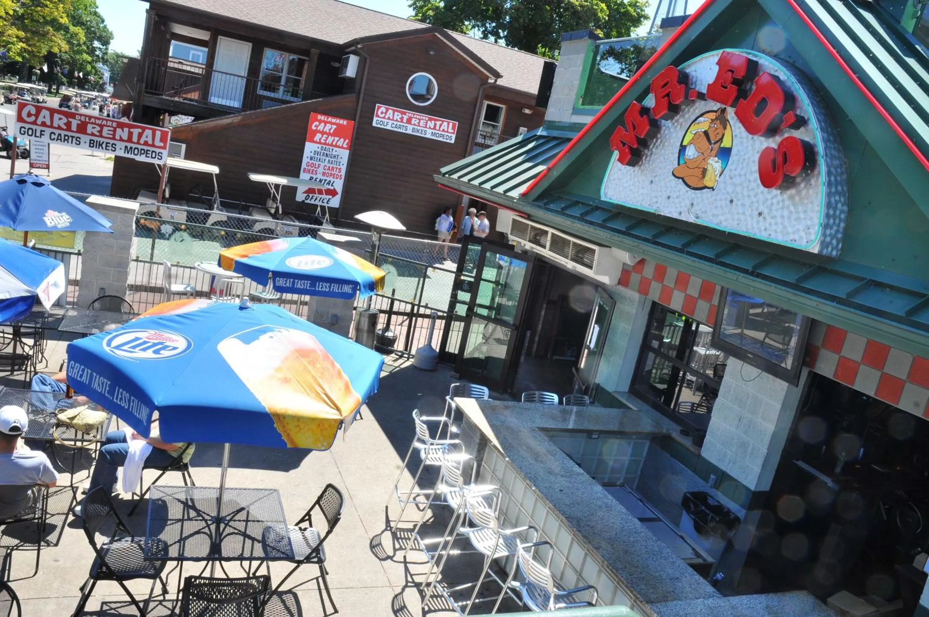 Restaurant/places to eat in Commodore Resort