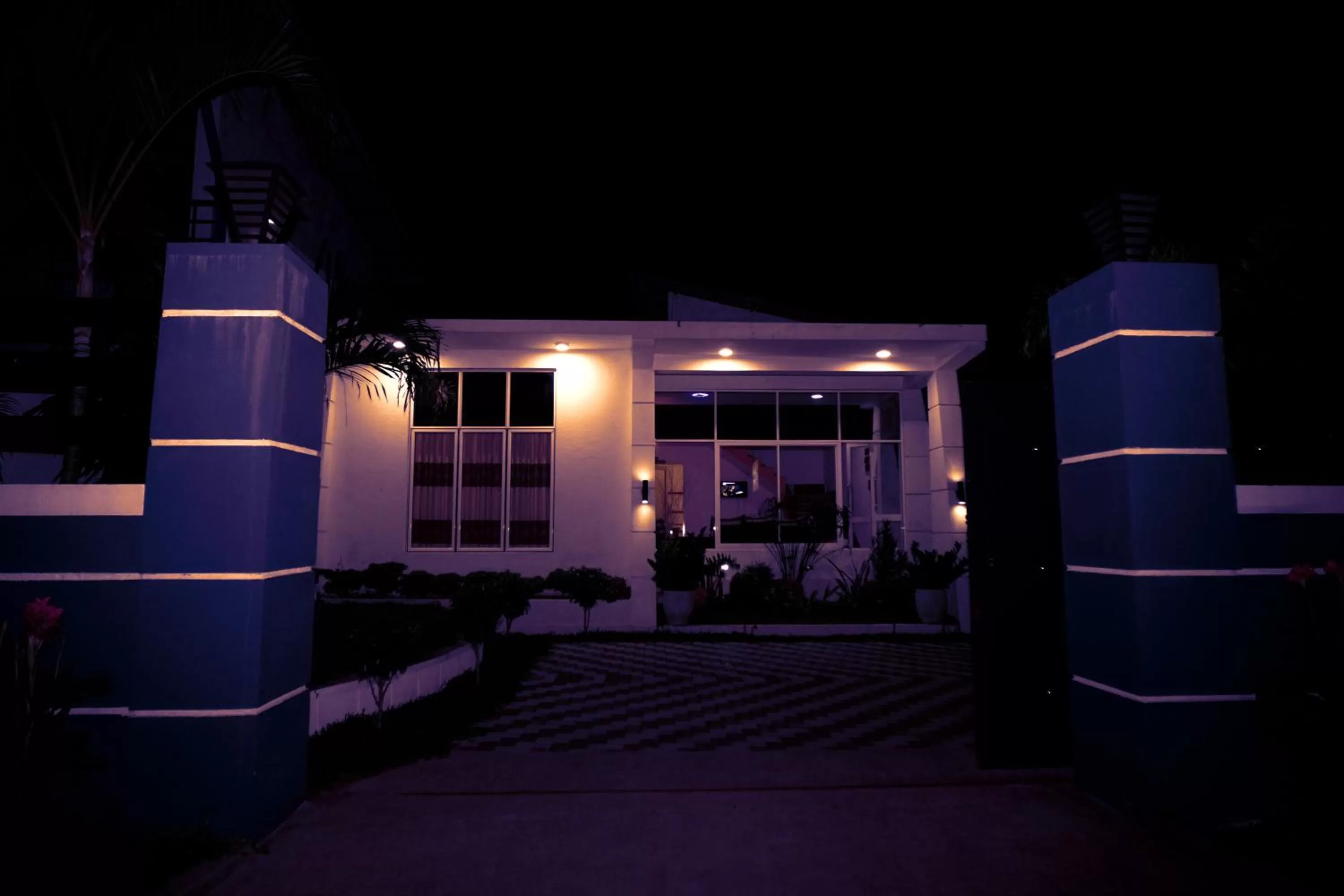 Property building in Airport 4 Season Transit Hotel