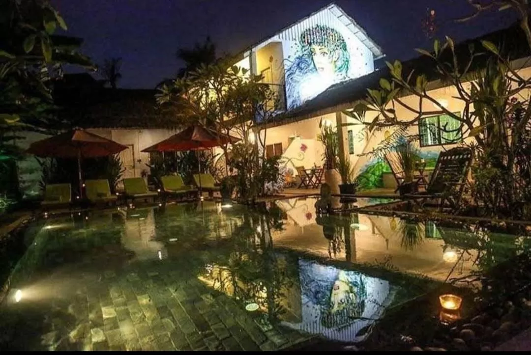 Swimming Pool in ERCAN BOUTiQUE